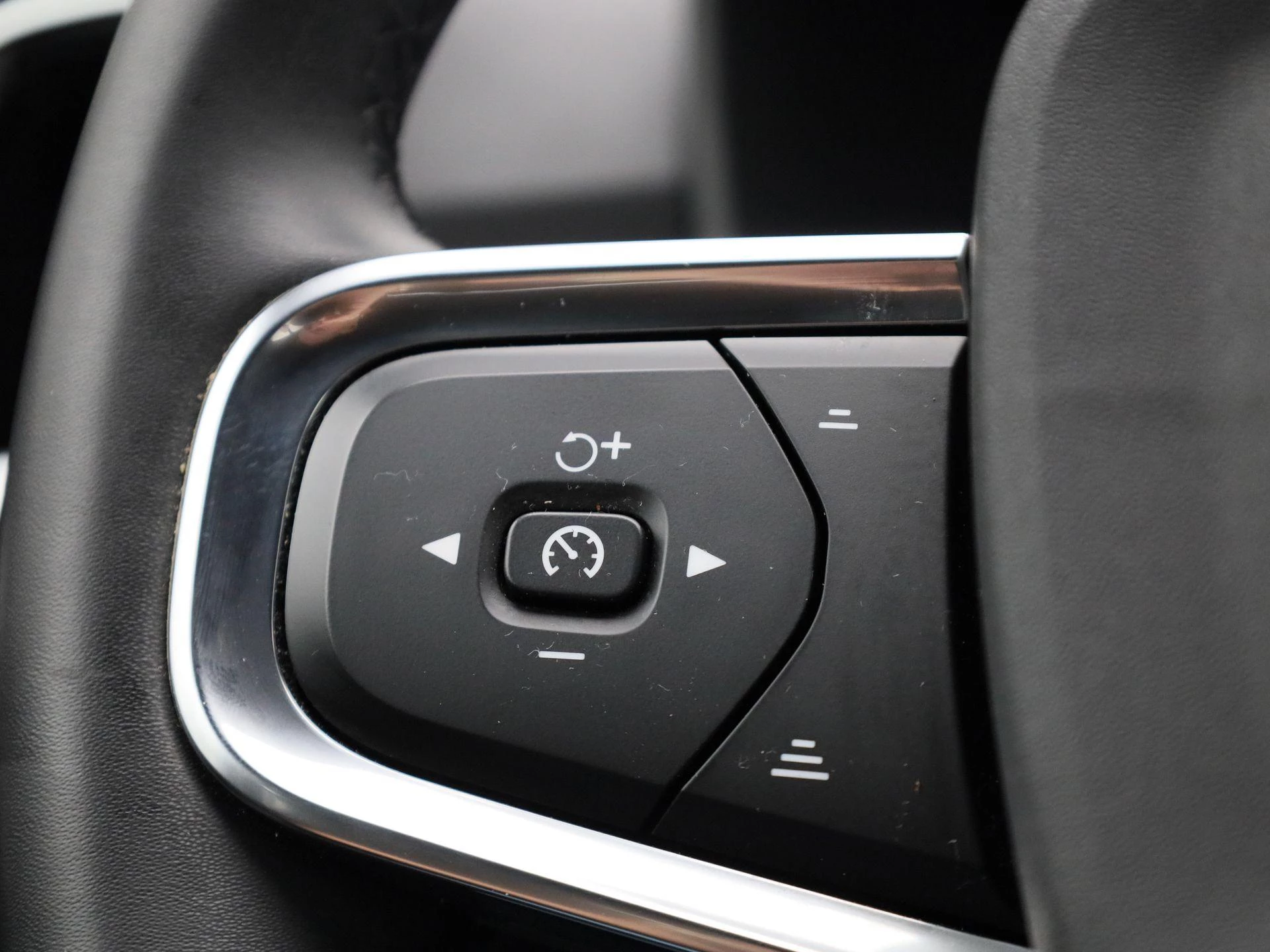Volvo-XC40-image-18