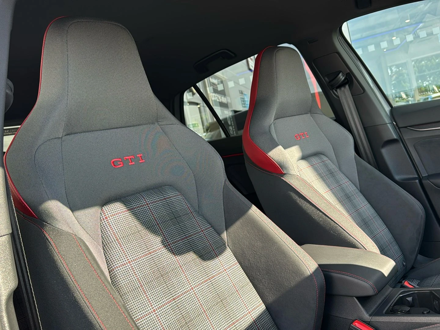 Volkswagen-Golf-image-16