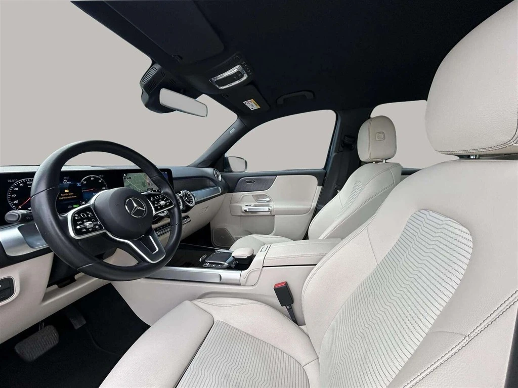 Mercedes-Benz-EQB-image-10