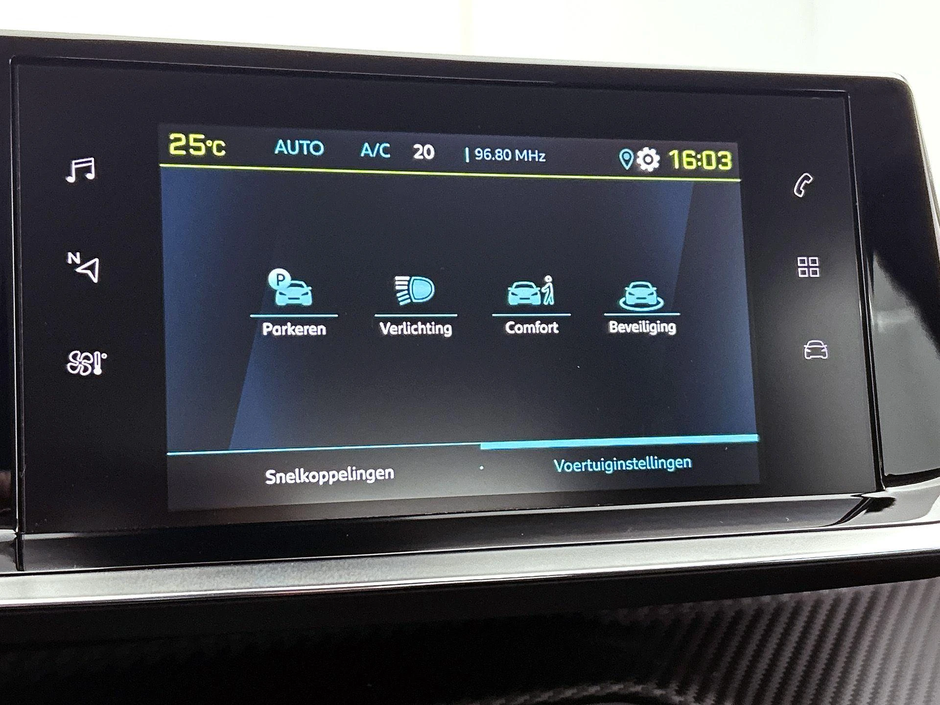 Peugeot-e-2008-image-12