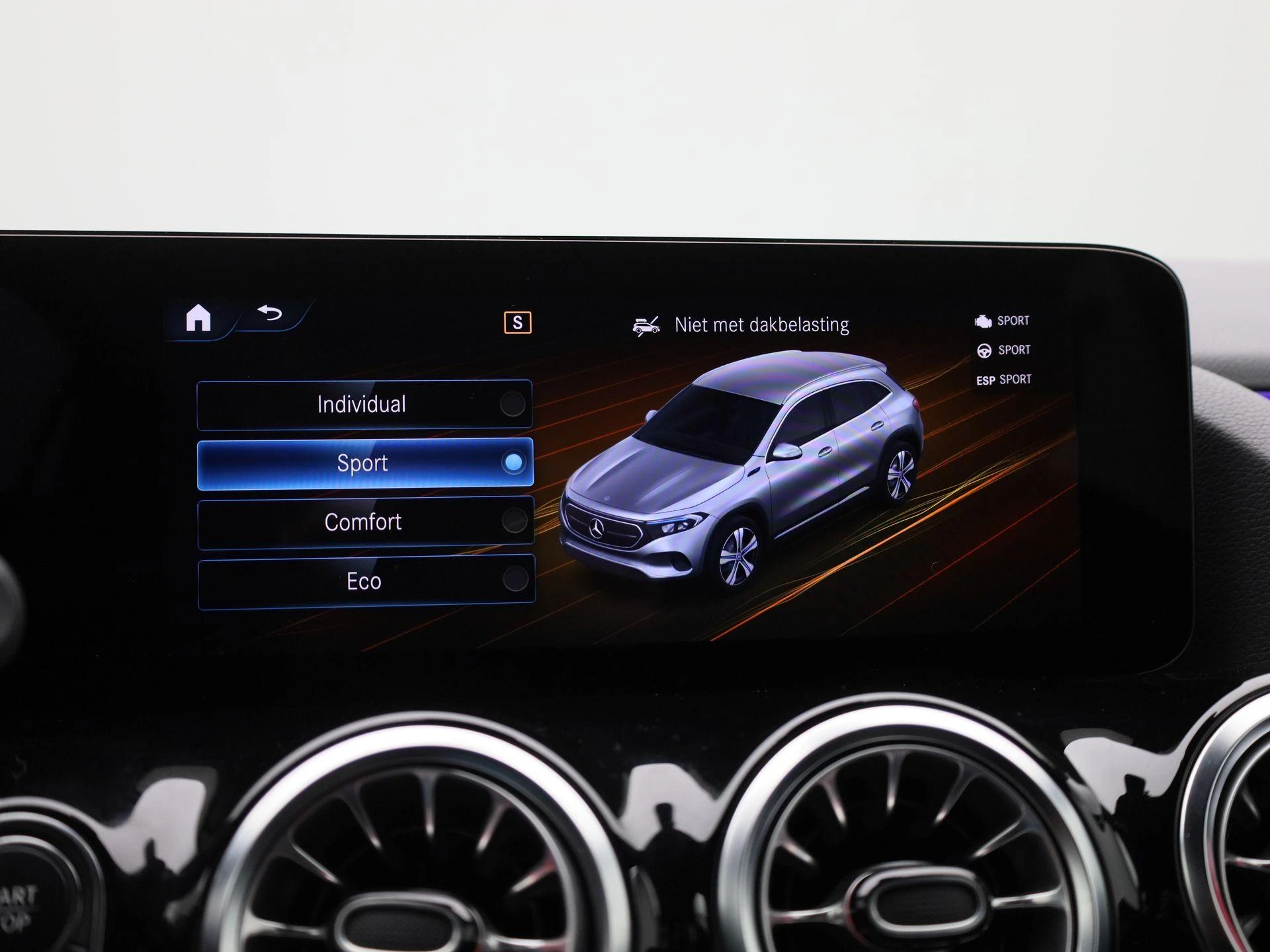 Mercedes-Benz-EQA-image-27