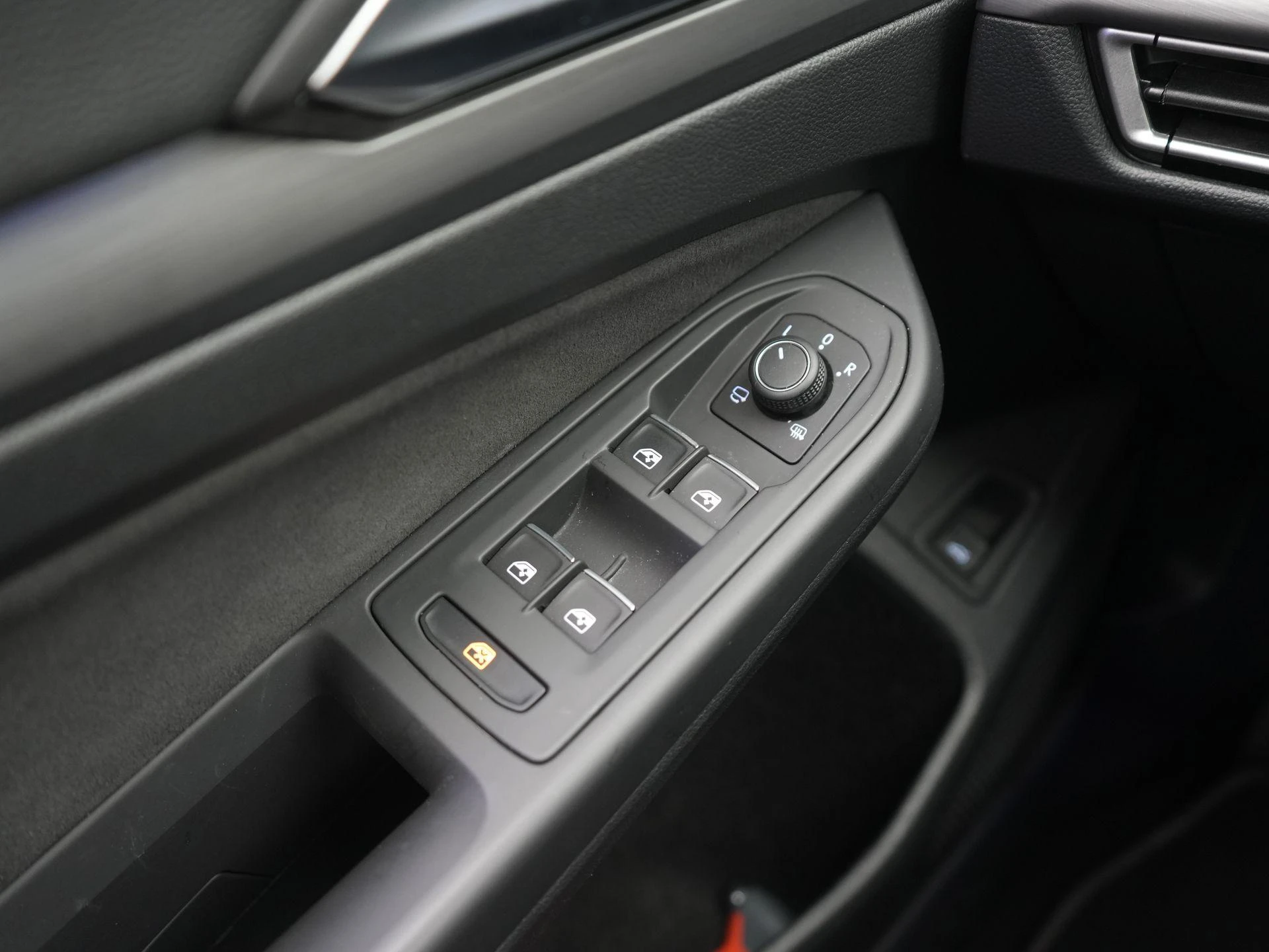 Volkswagen-Golf-image-31