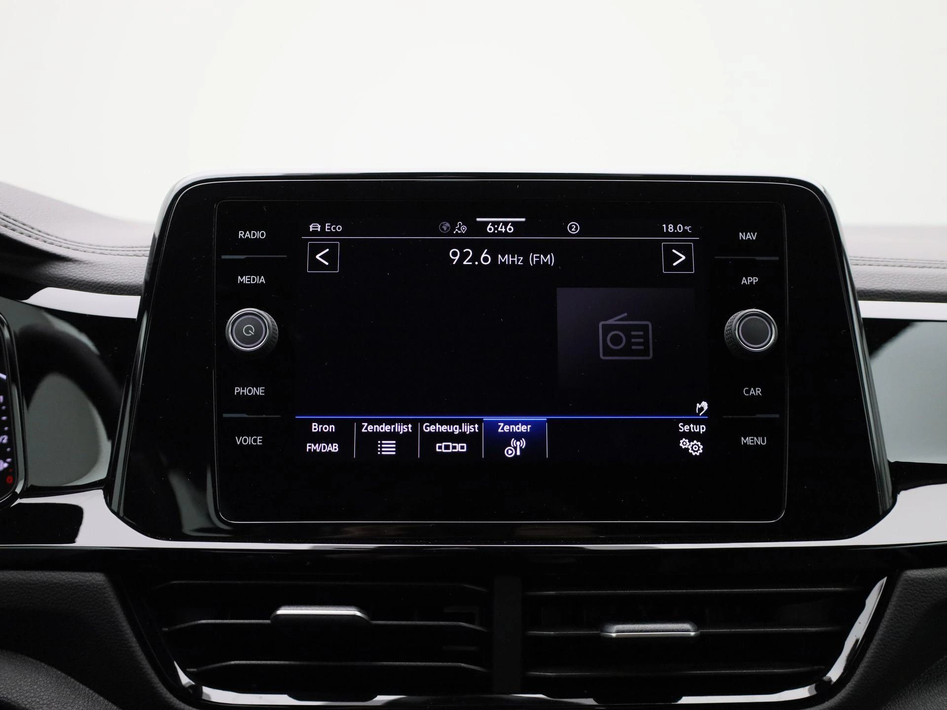 Volkswagen-T-Roc-image-22