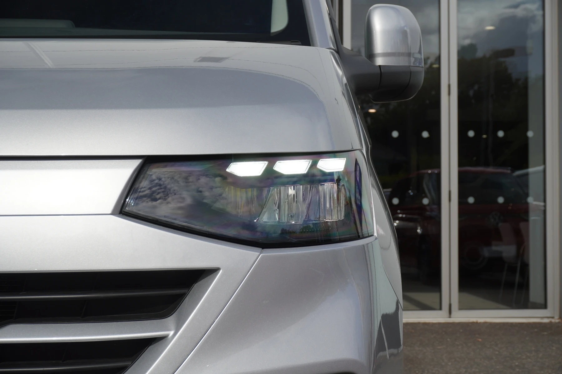 Volkswagen-Transporter-image-48