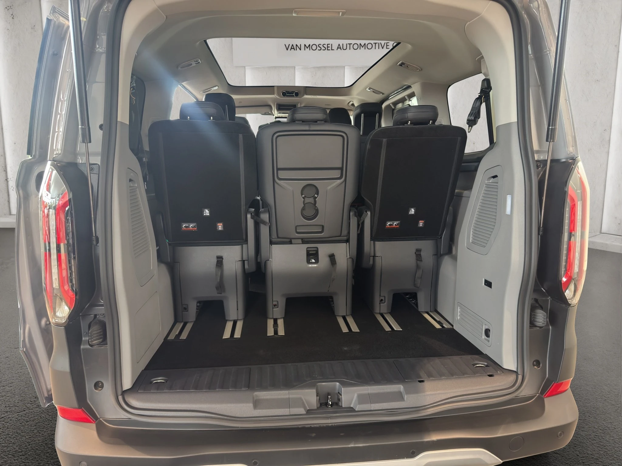 Ford-Tourneo Custom-image-15
