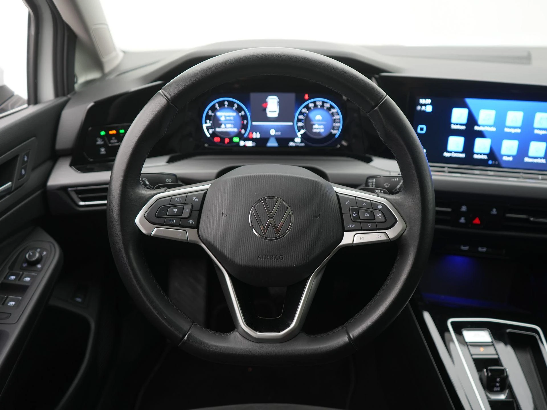 Volkswagen-Golf-image-7