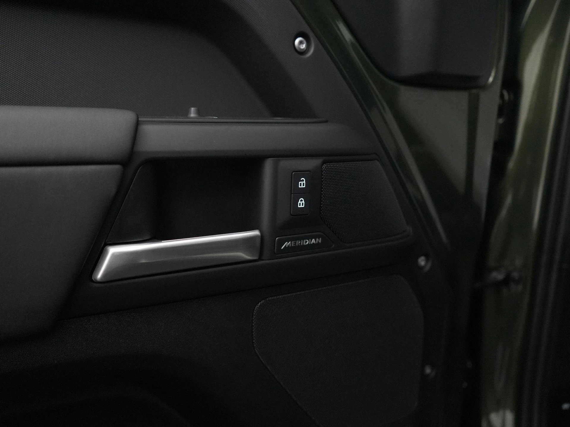 Land Rover-Defender-image-28