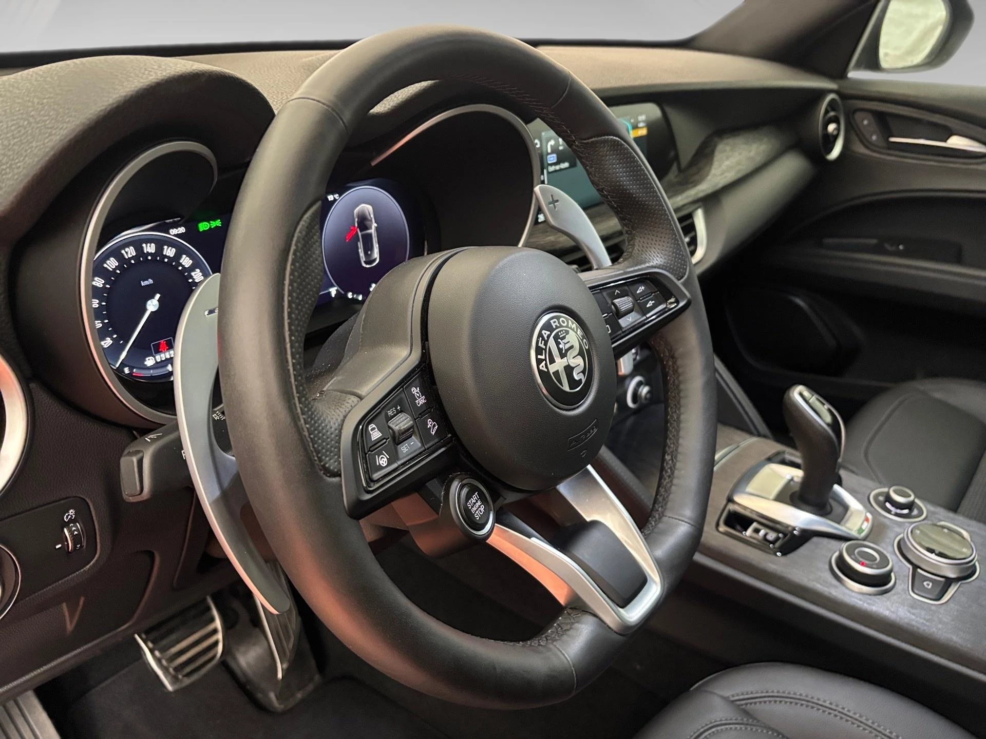 Alfa Romeo-Stelvio-image-7