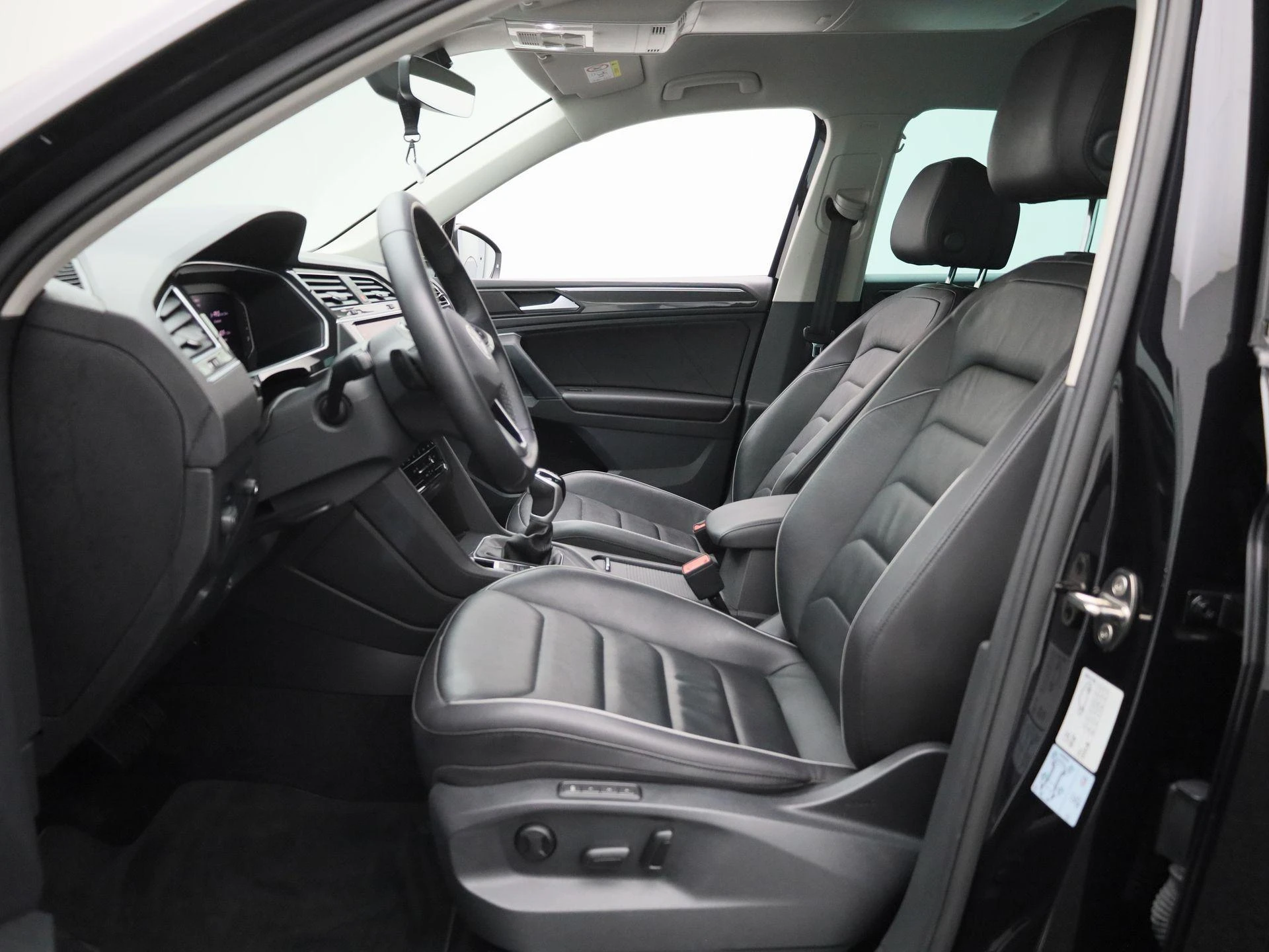 Volkswagen-Tiguan-image-9