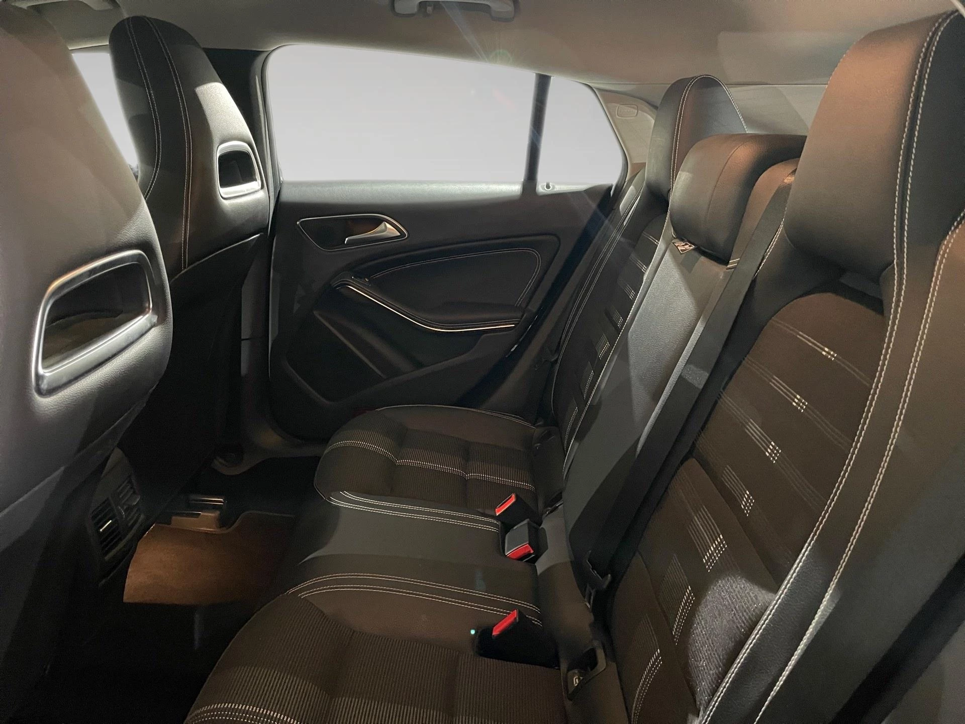 Mercedes-Benz-CLA-image-10