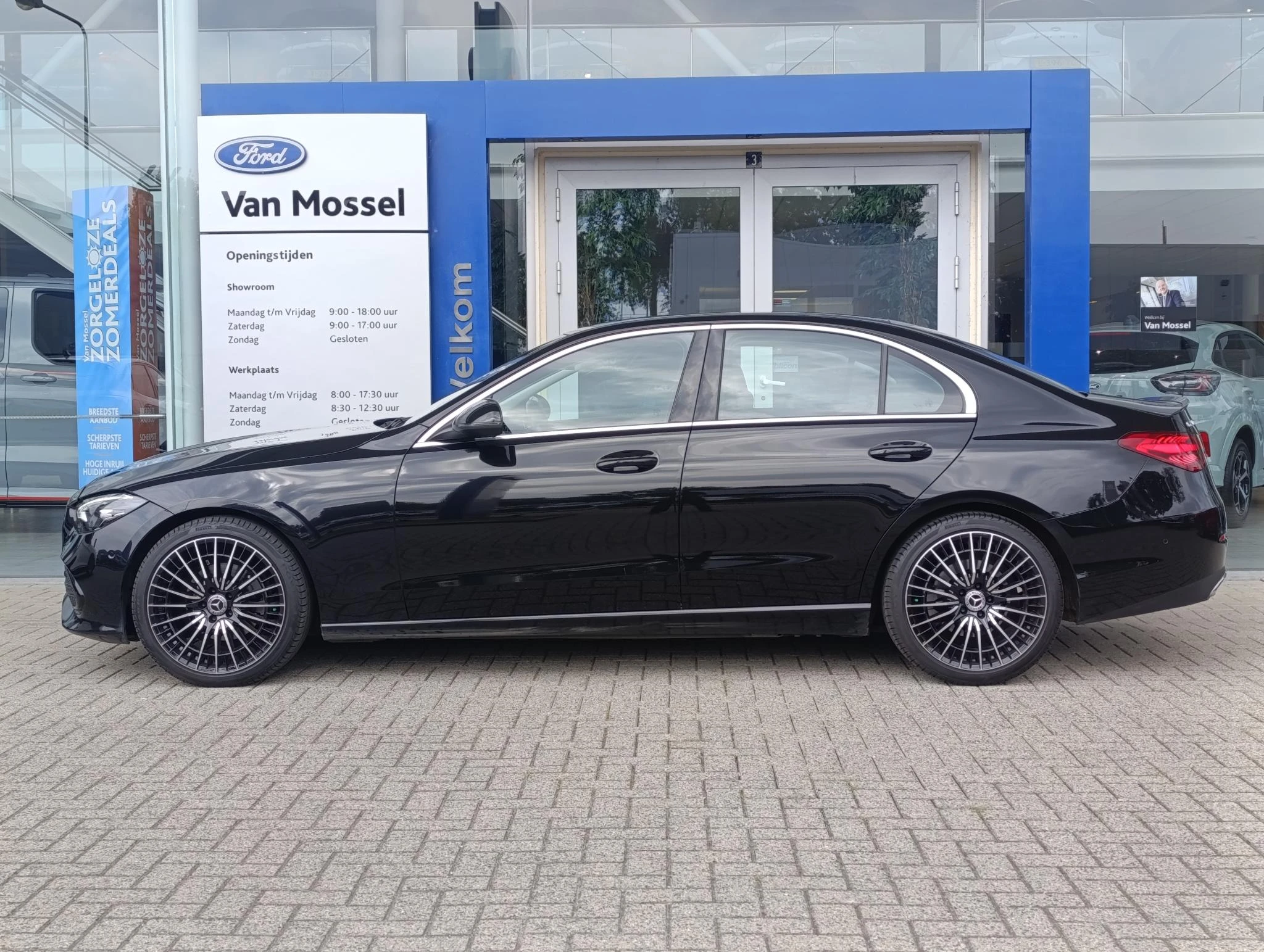 Mercedes-Benz-C-Klasse-image-23