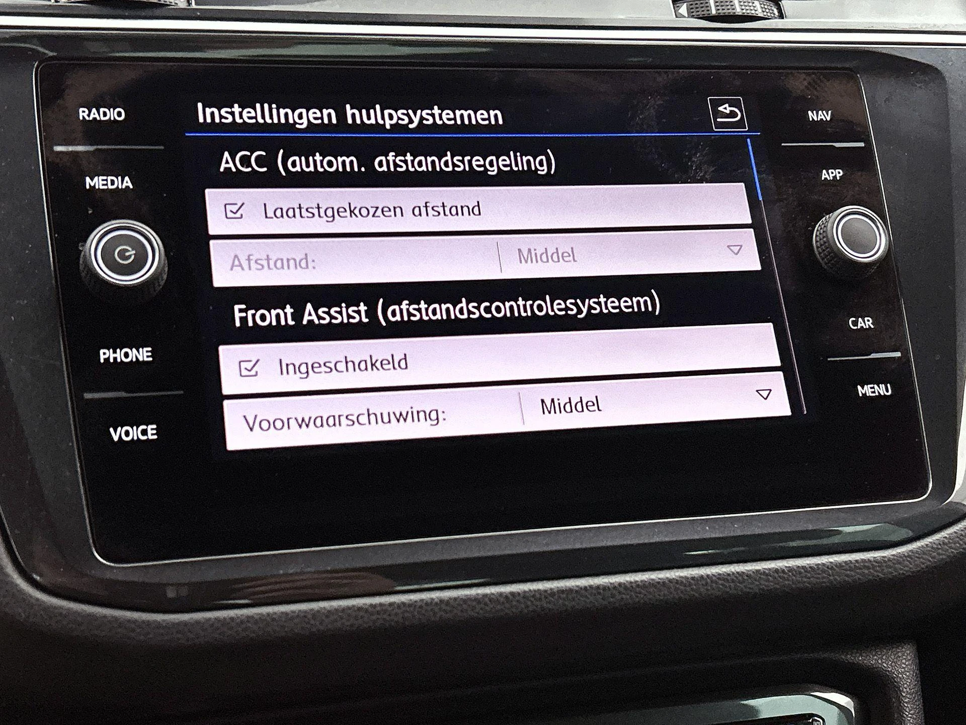 Volkswagen-Tiguan-image-13