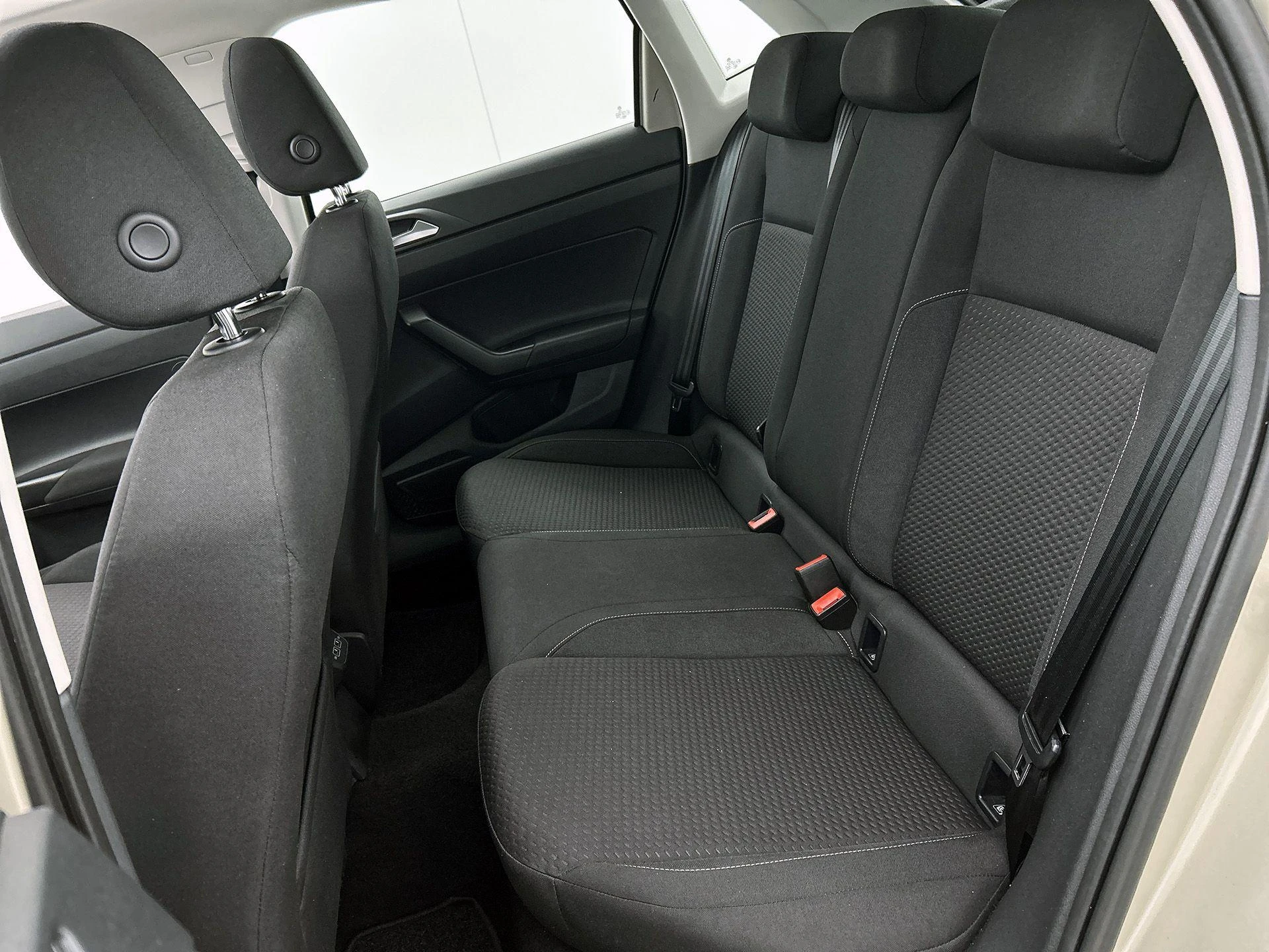 Volkswagen-Polo-image-25