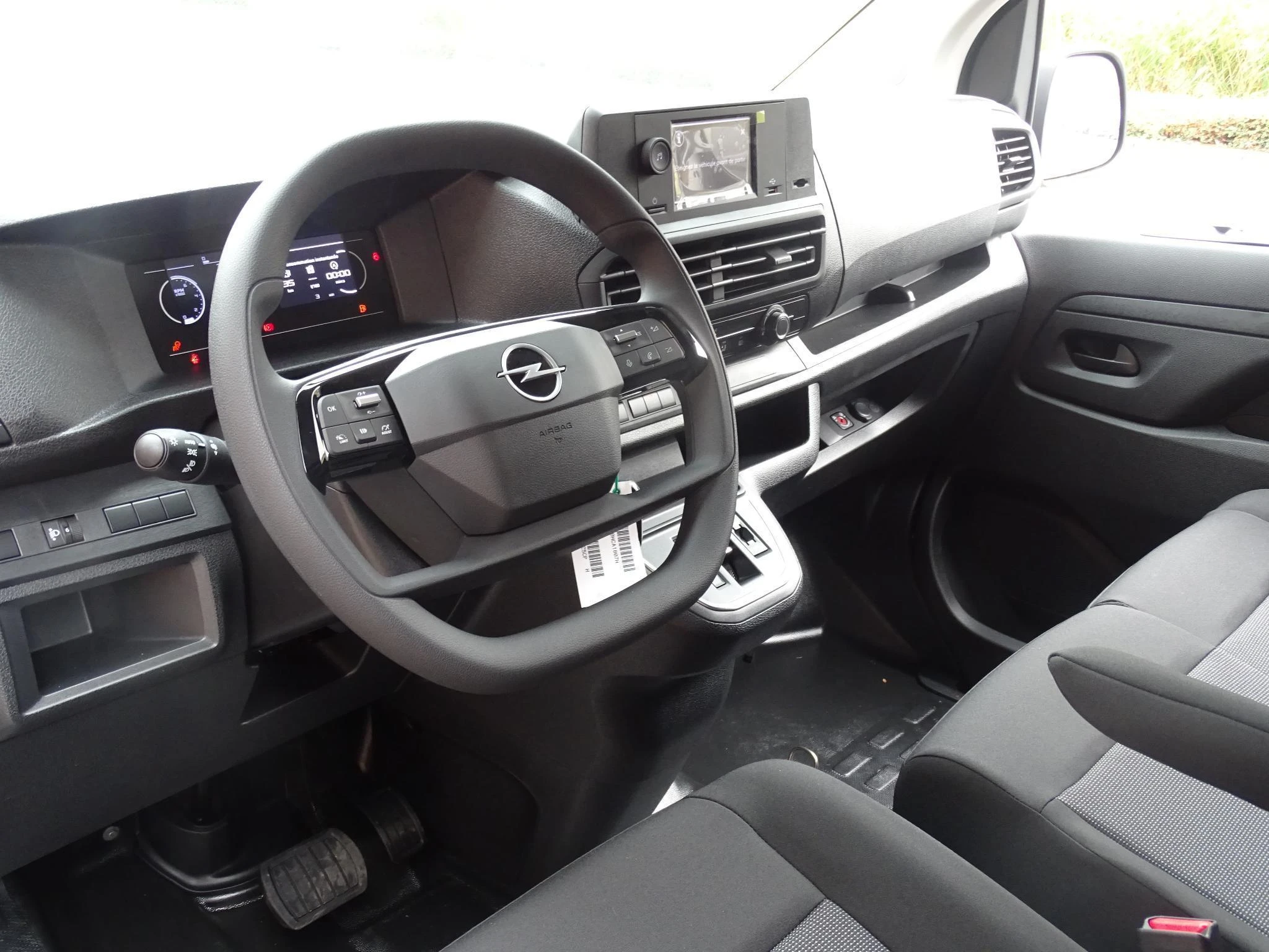 Opel-Vivaro-image-3