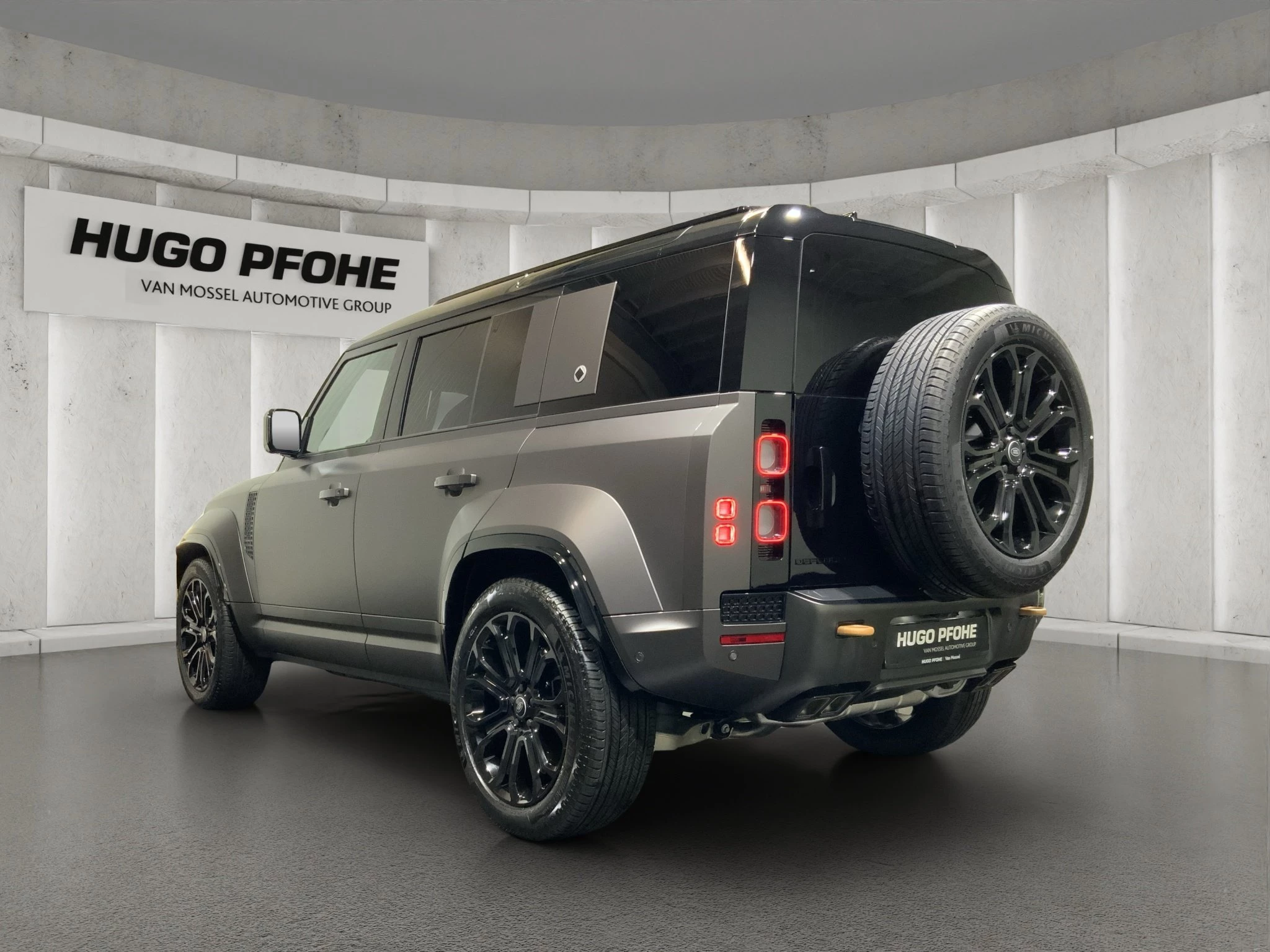 Land Rover-Defender-image-2