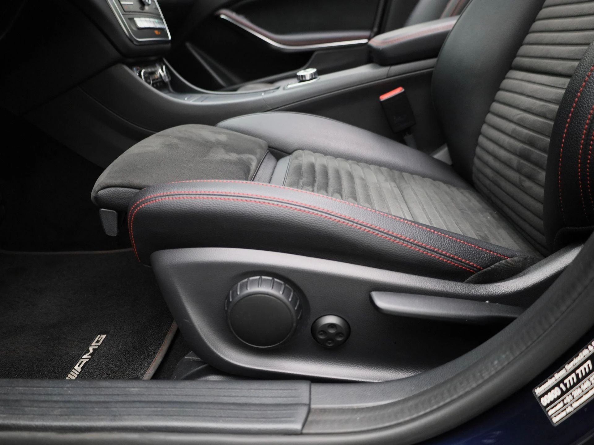 Mercedes-Benz-GLA-image-35