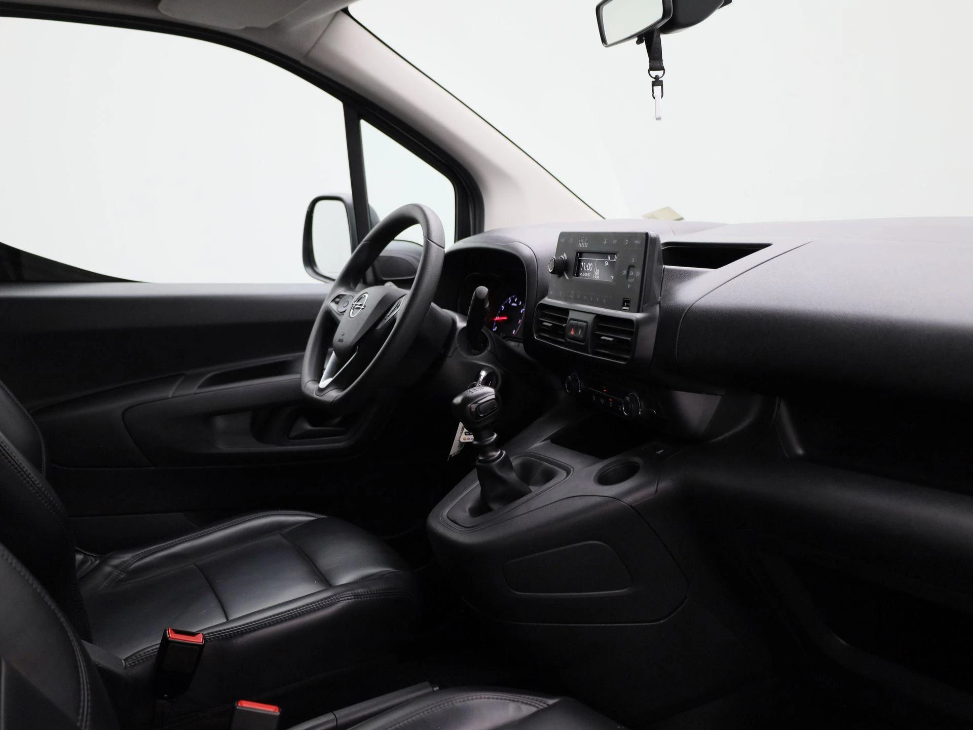 Opel-Combo Life-image-25
