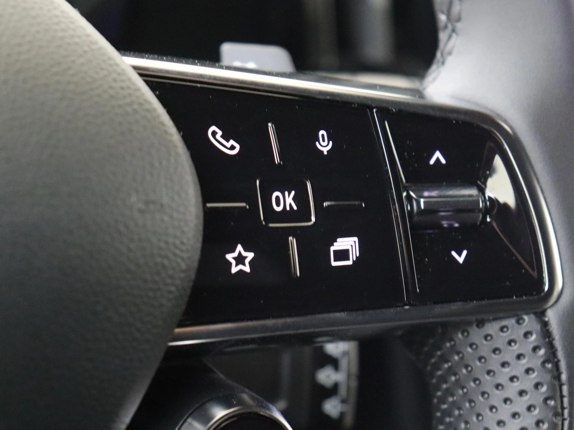 Renault-Megane E-Tech-image-21