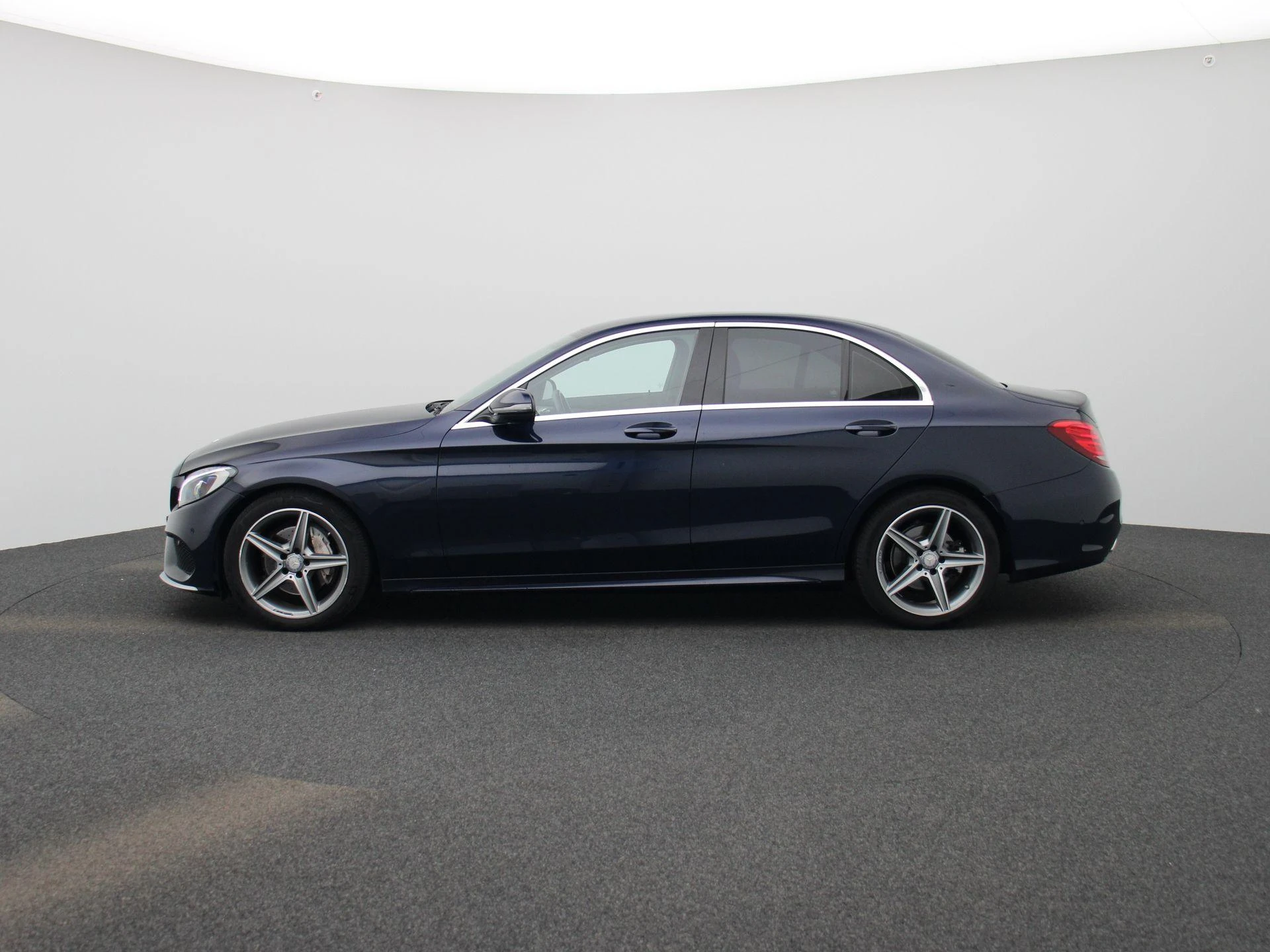 Mercedes-Benz-C-Klasse-image-3