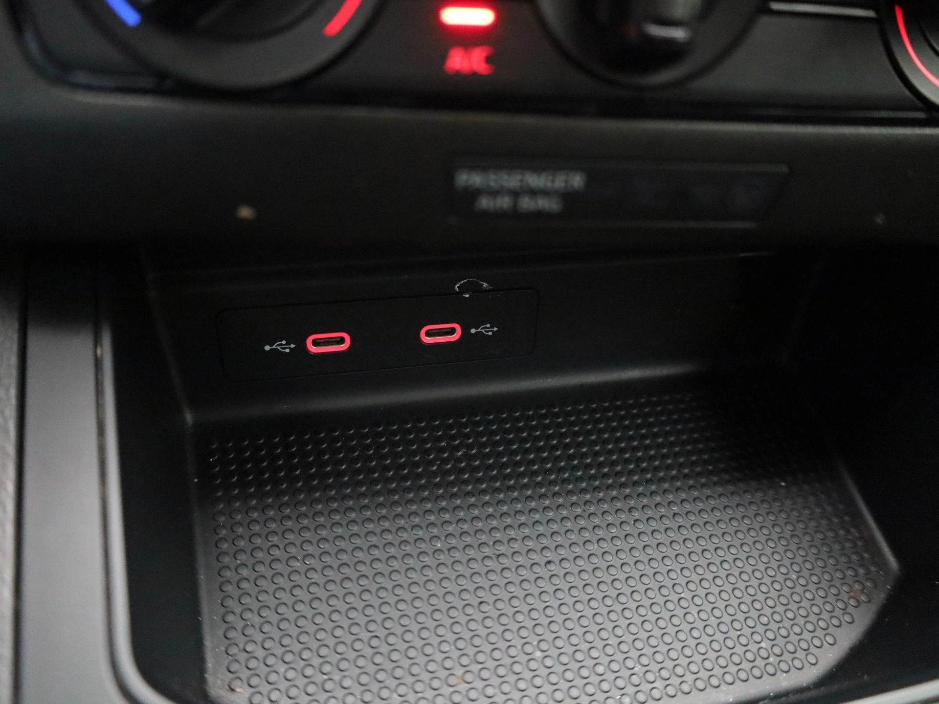 SEAT-Arona-image-23