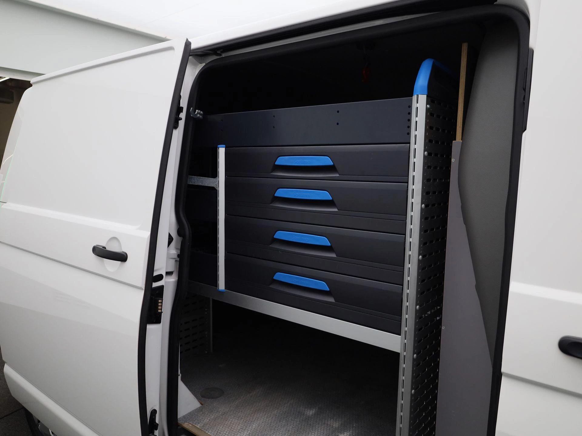 Volkswagen Transporter 2.0 TDI L2H1 150PK