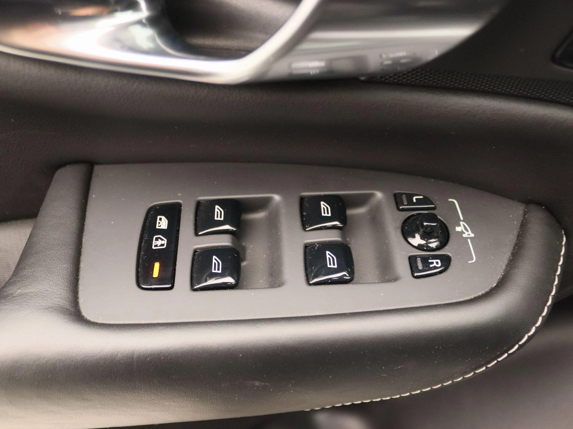 Volvo-XC90-image-23