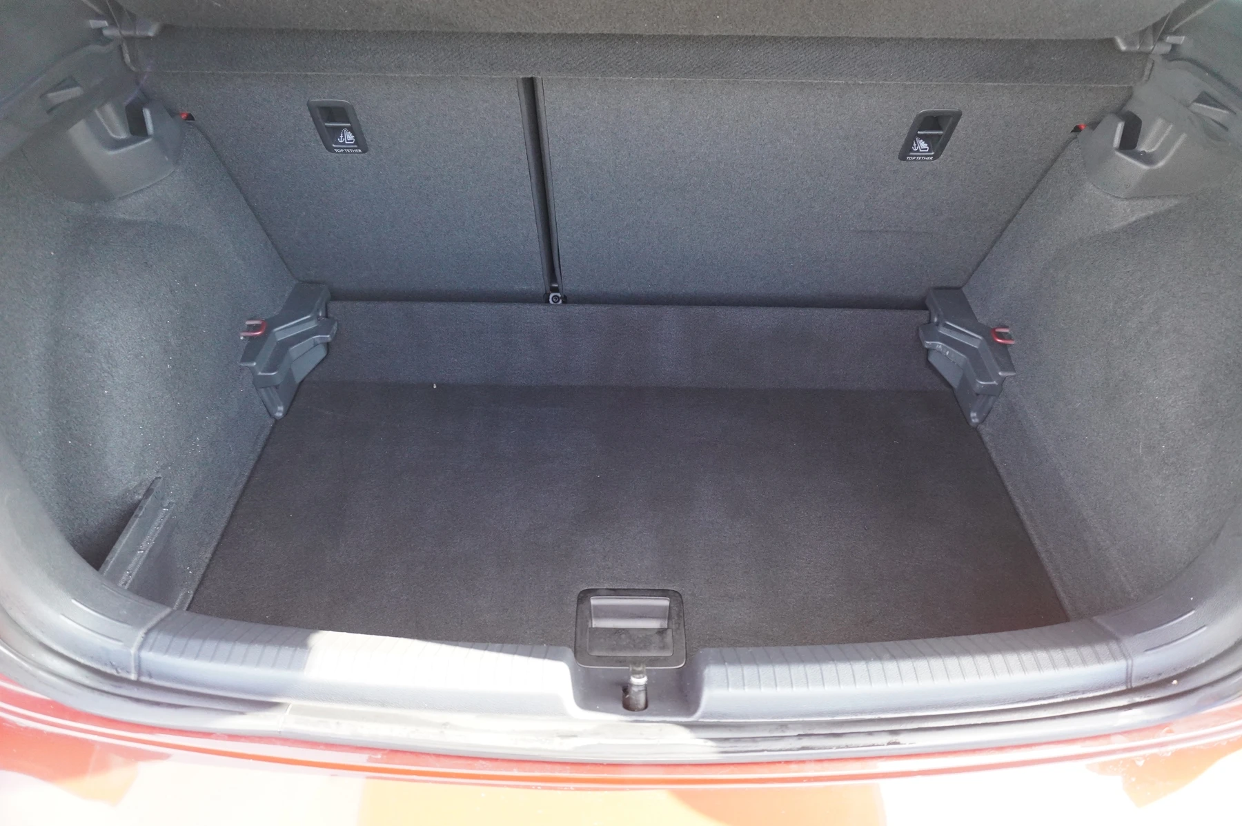 Volkswagen-Polo-image-9