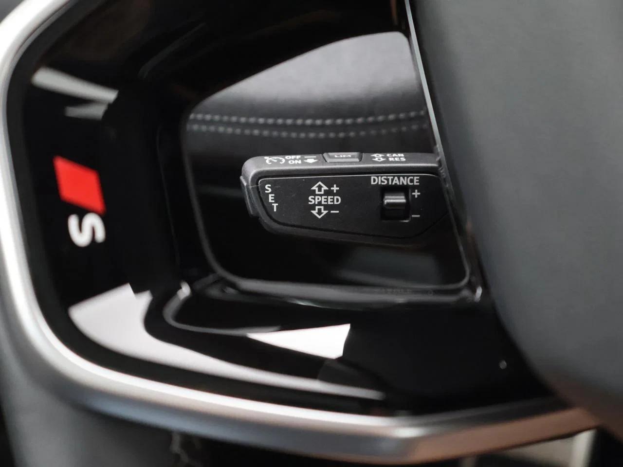 Audi-A6 Avant e-tron-image-25