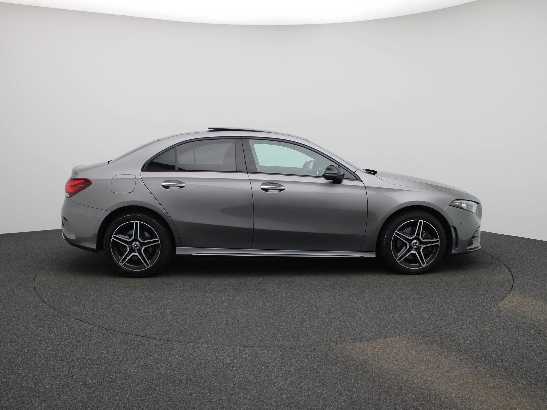 Mercedes-Benz-A-Klasse-image-6