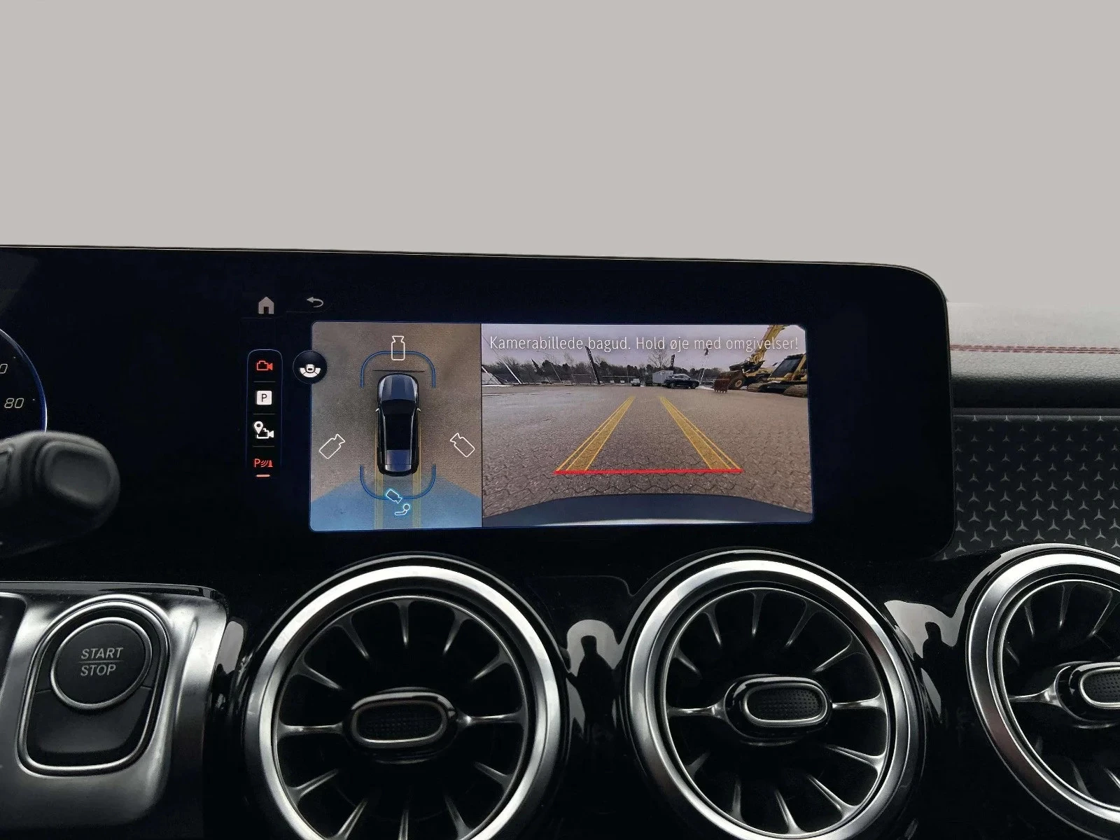 Mercedes-Benz-EQB-image-17