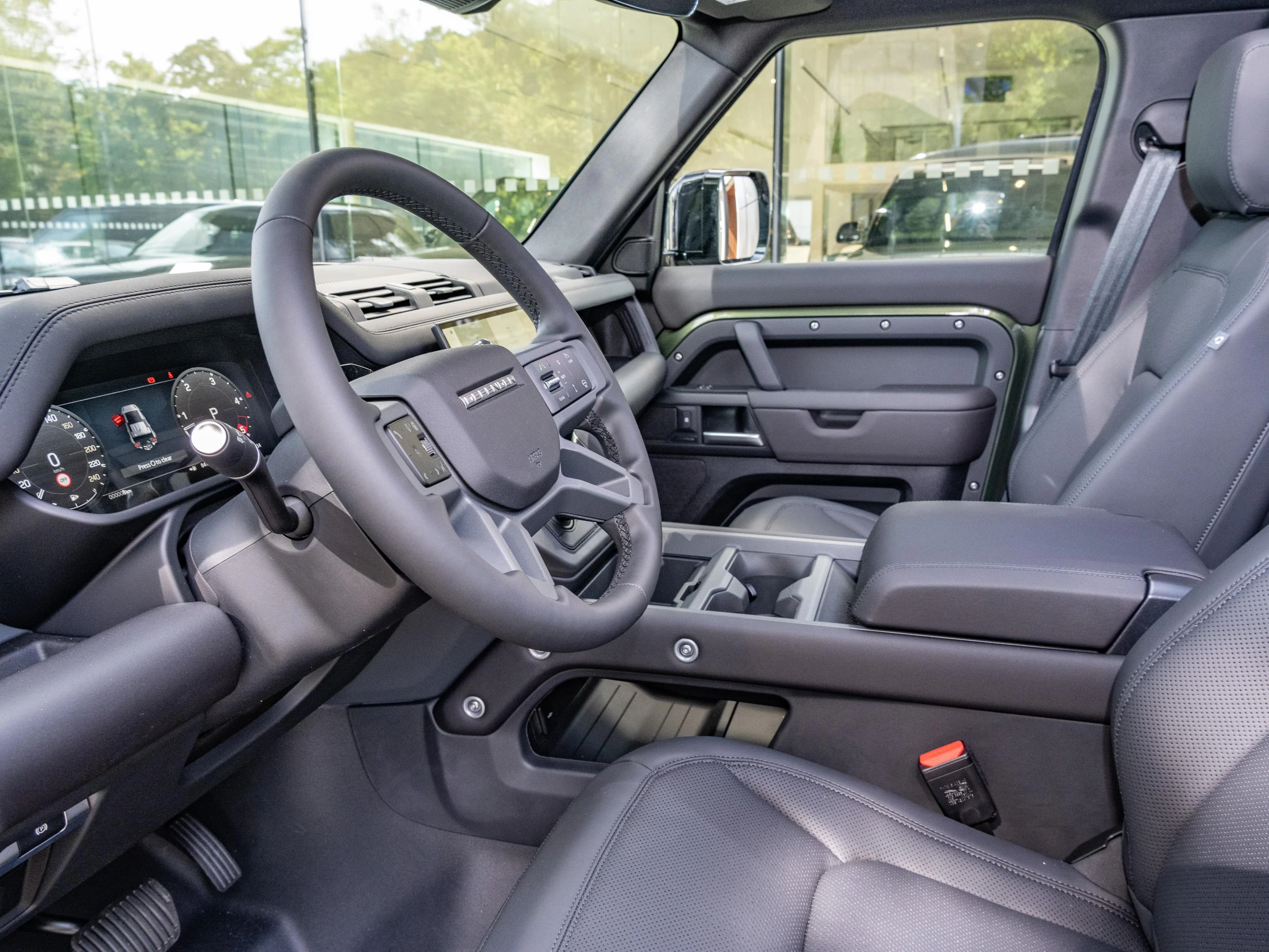 Land Rover Defender D250 X-Dynamic SE