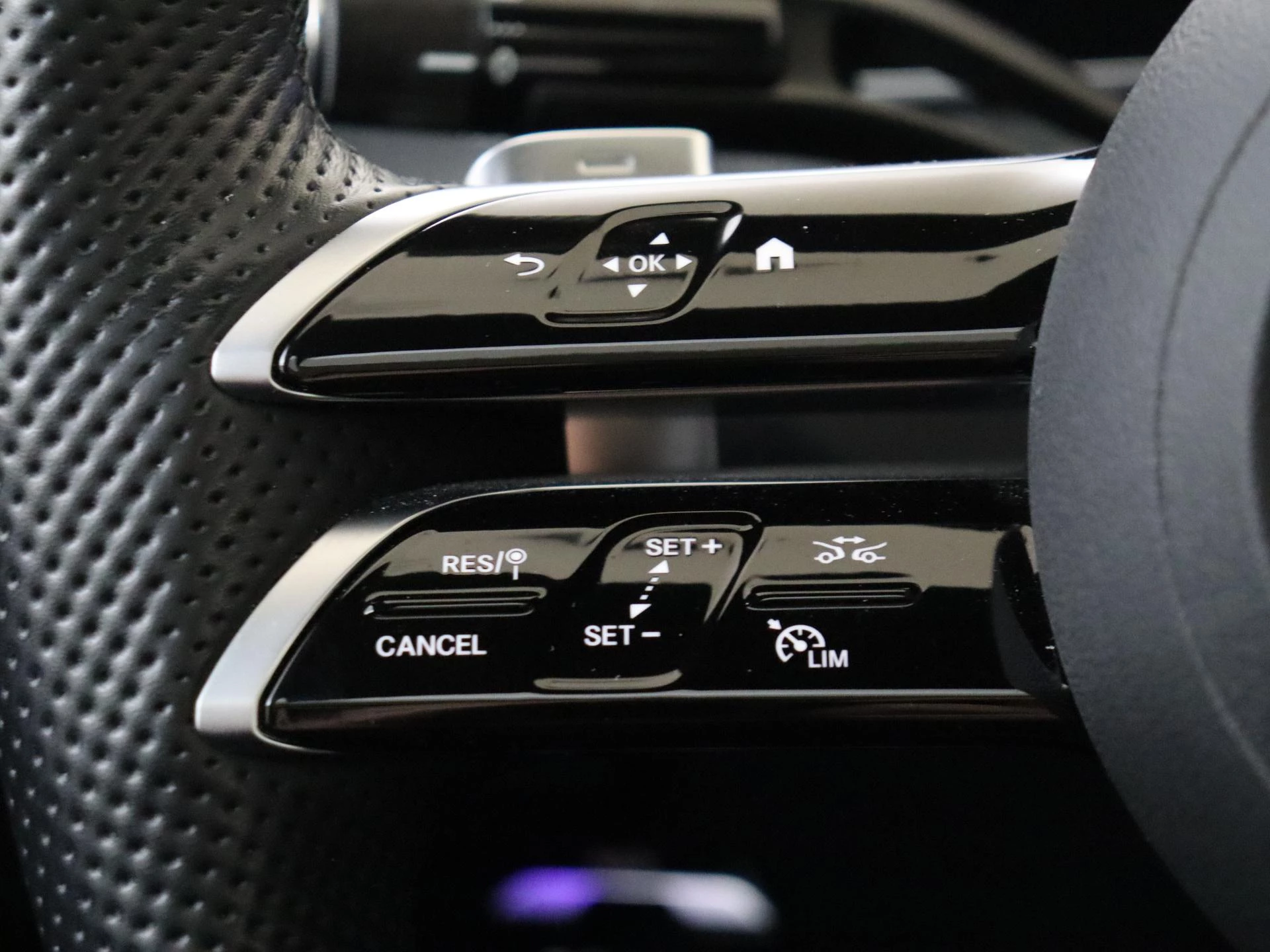 Mercedes-Benz-C-Klasse-image-12