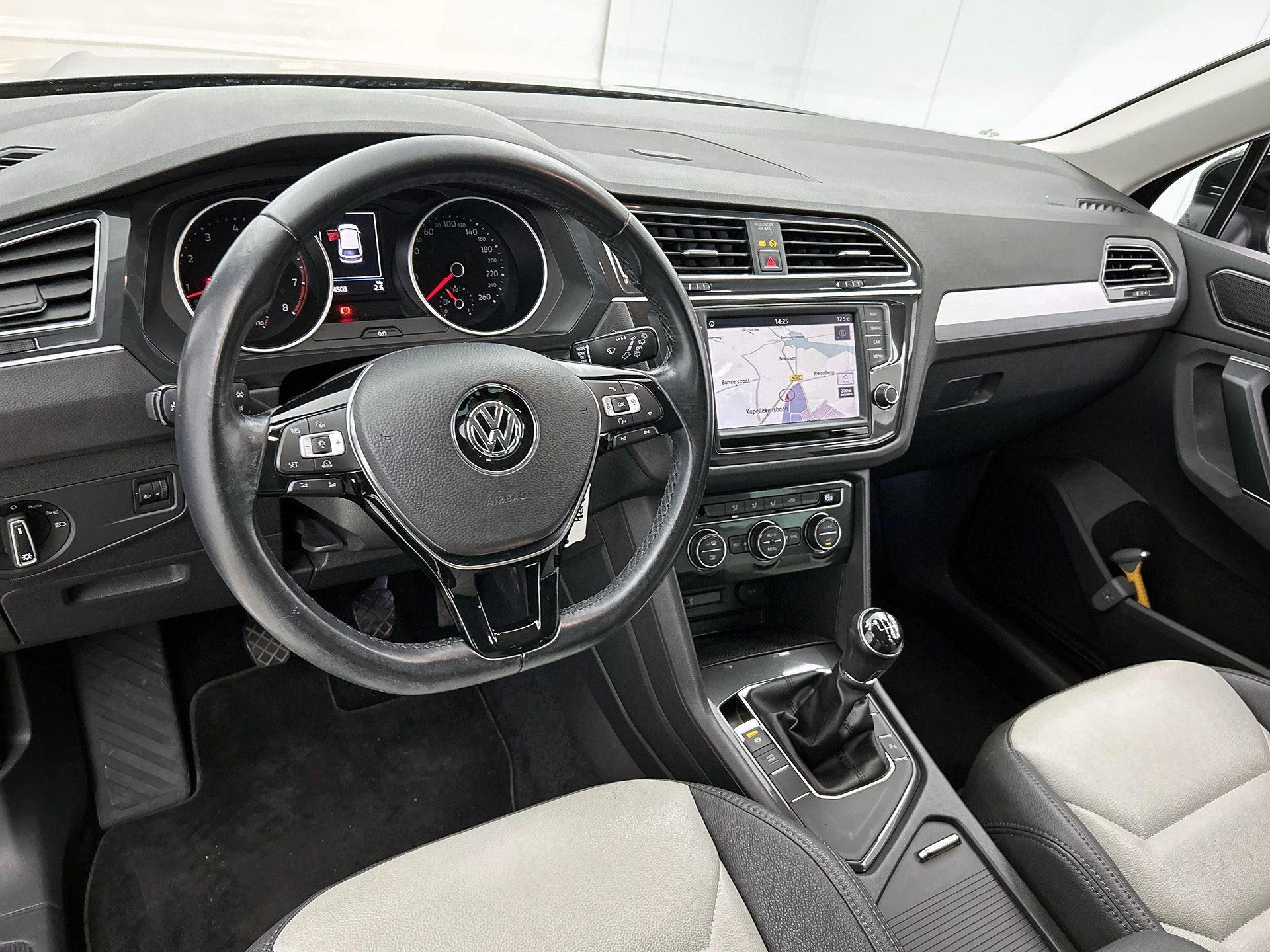 Volkswagen-Tiguan-image-17