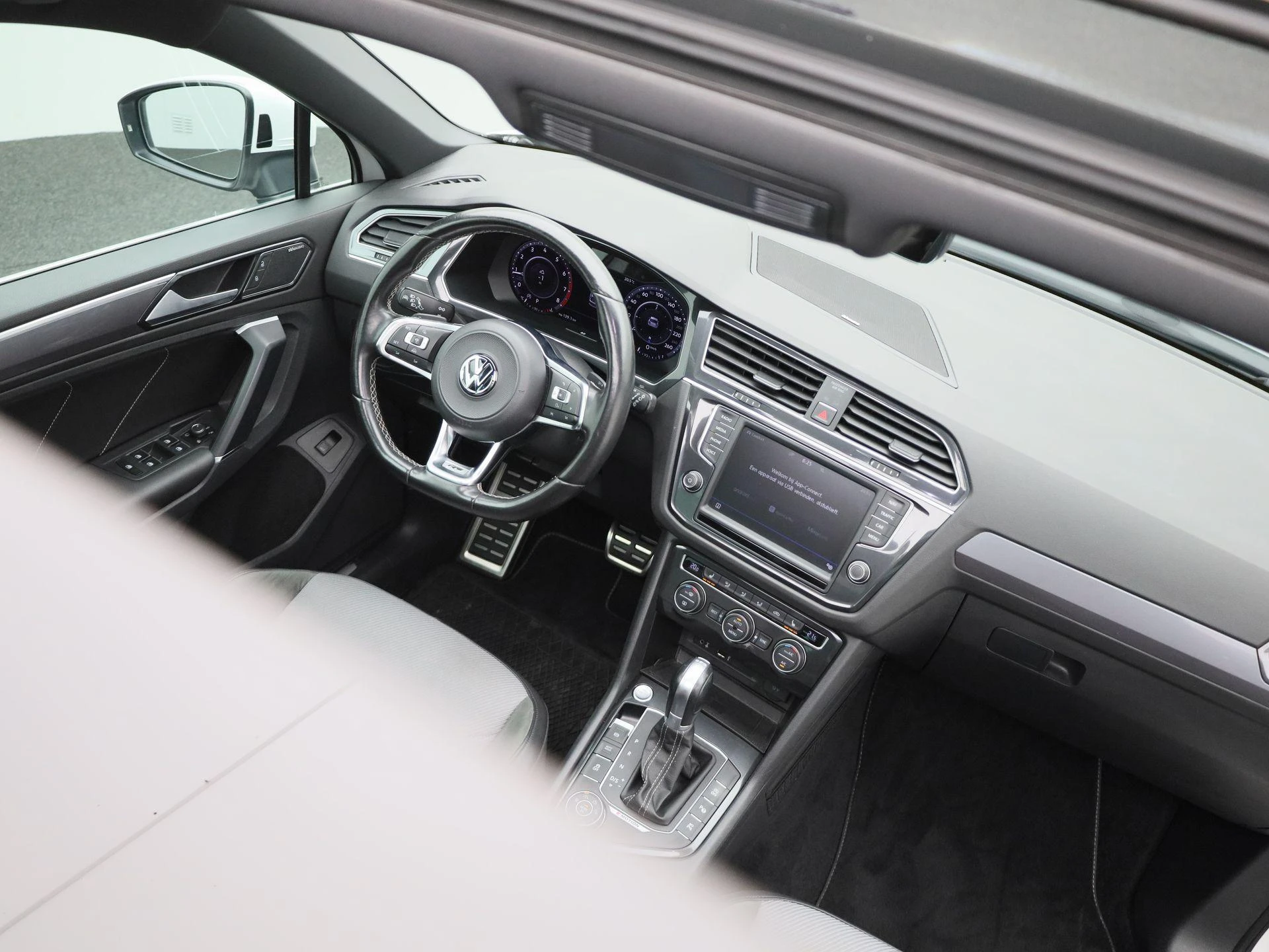 Volkswagen-Tiguan-image-35