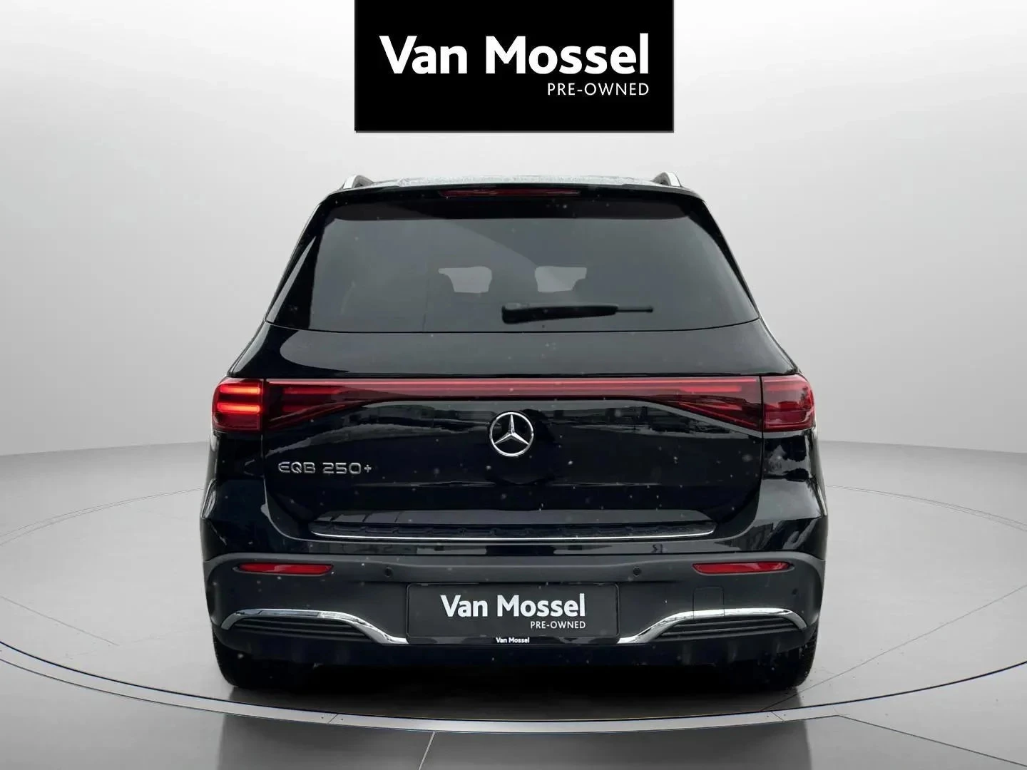 Mercedes-Benz-EQB-image-5