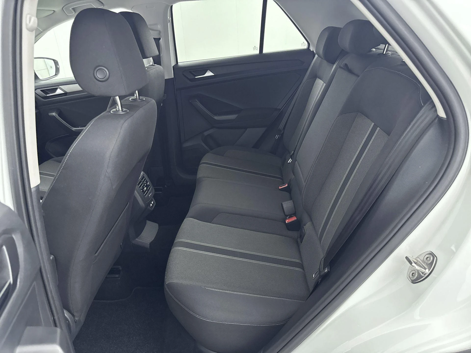 Volkswagen-T-Roc-image-23
