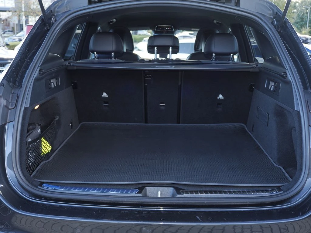 Mercedes-Benz-GLC 300 d-image-14