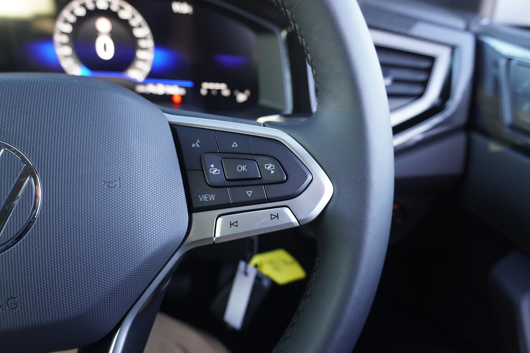 Volkswagen-Polo-image-27