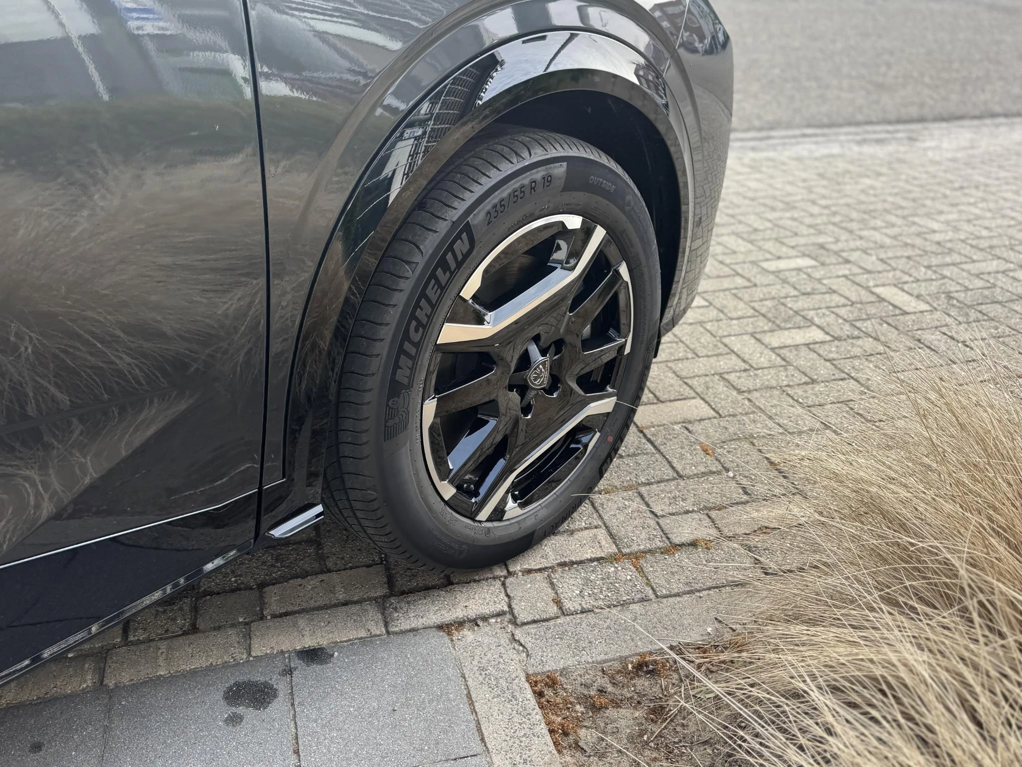 Peugeot-e-5008-image-14