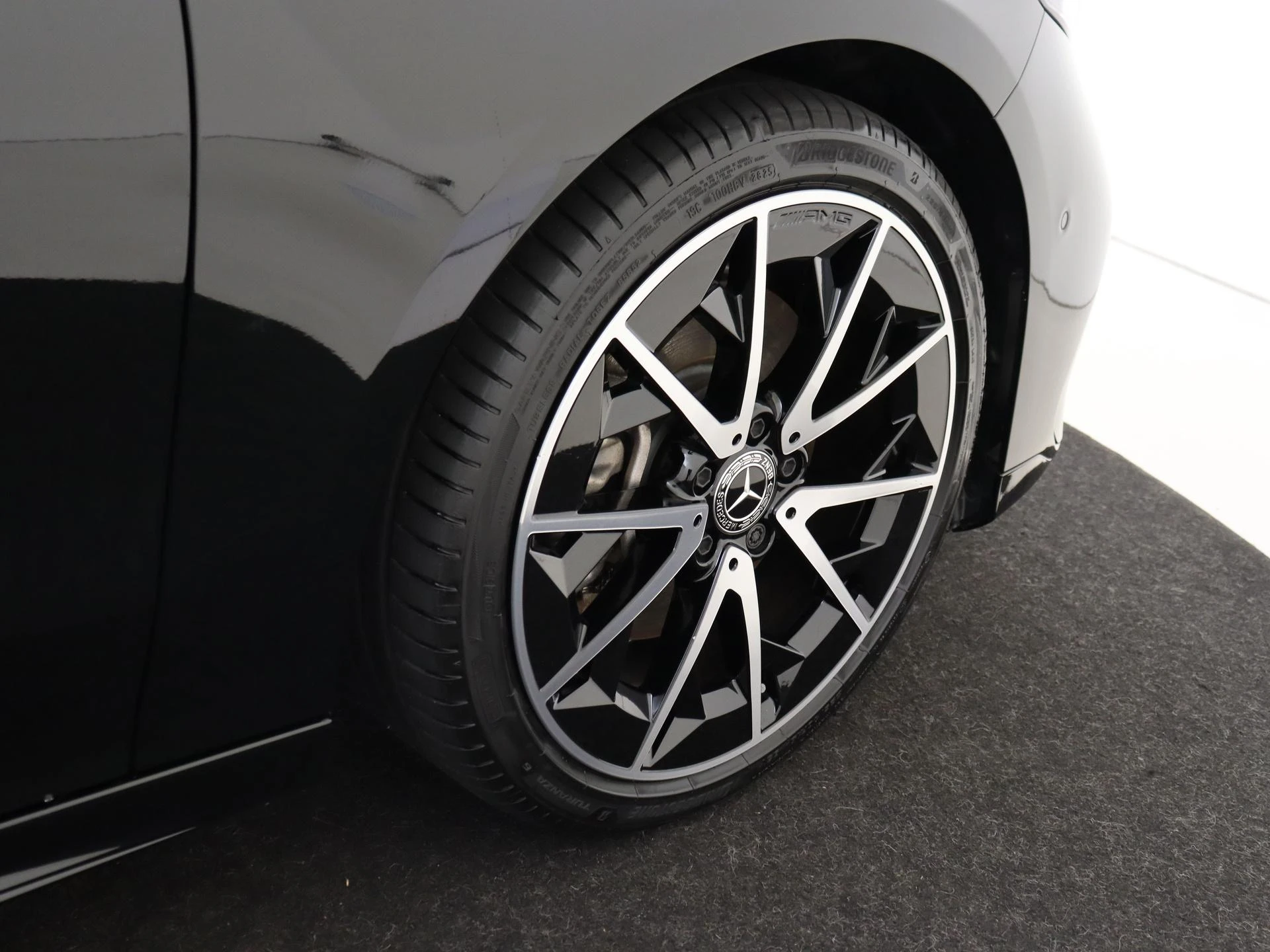 Mercedes-Benz-CLA-image-30