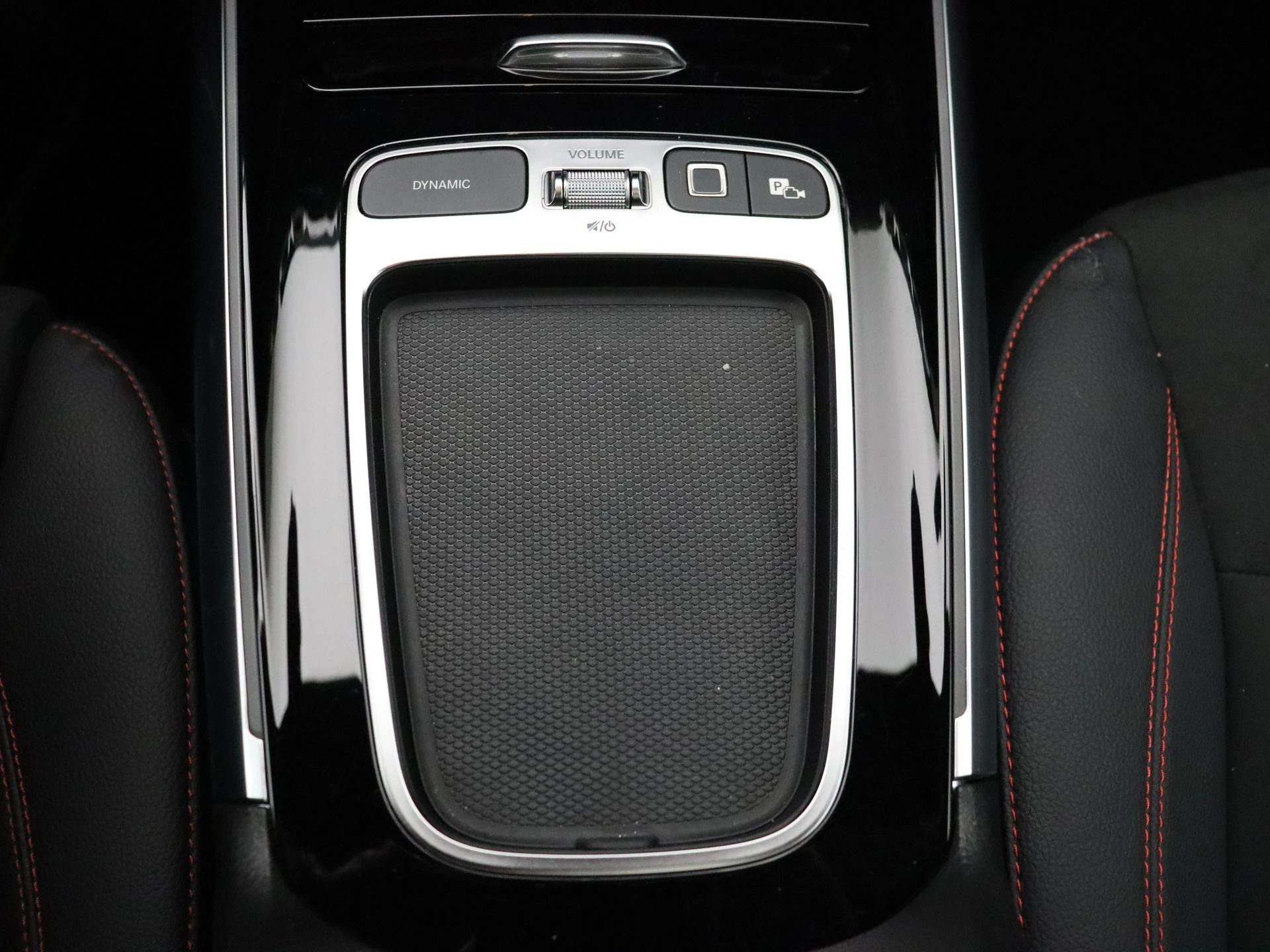 Mercedes-Benz-GLA-image-24