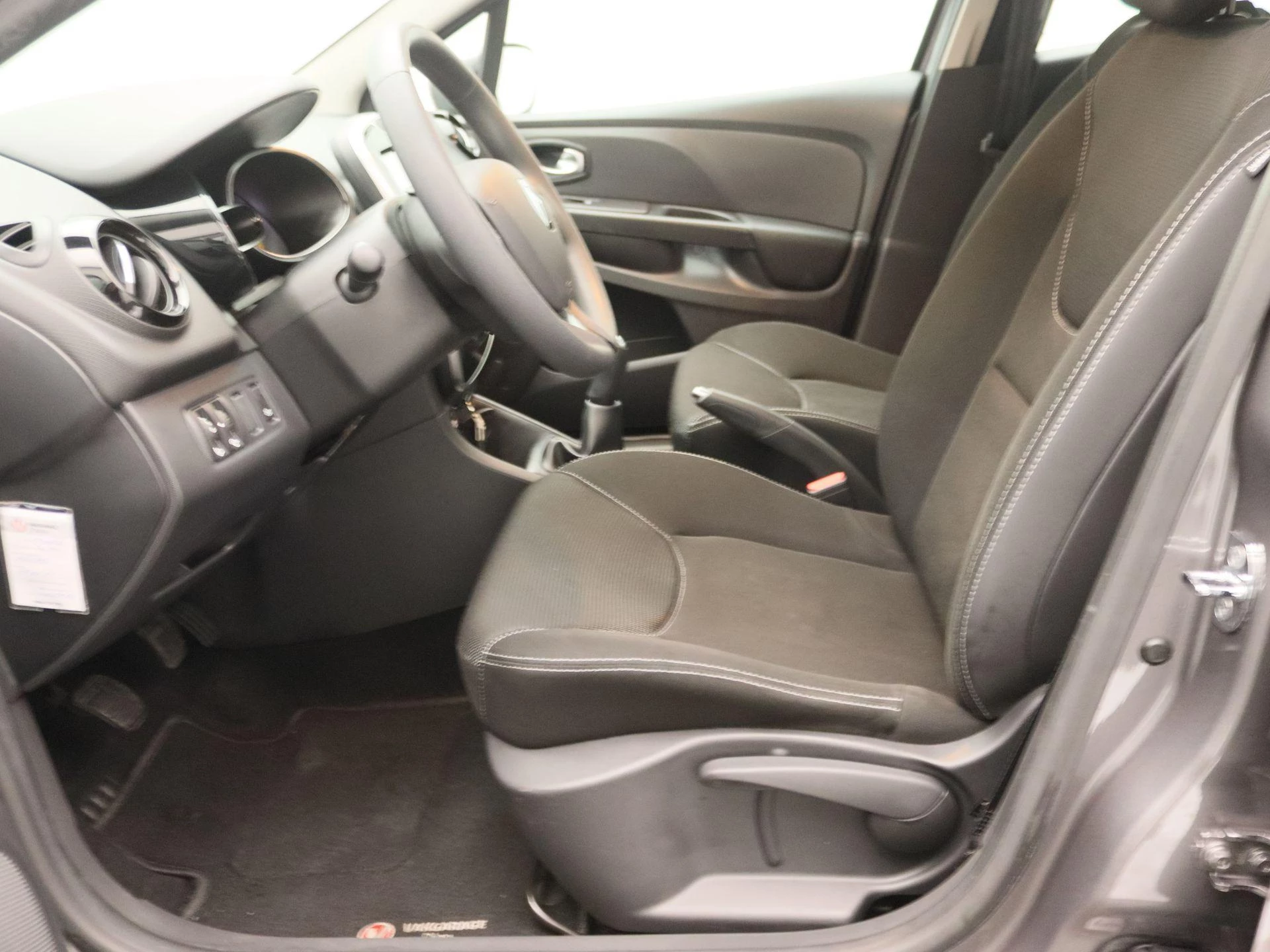 Renault-Clio-image-12