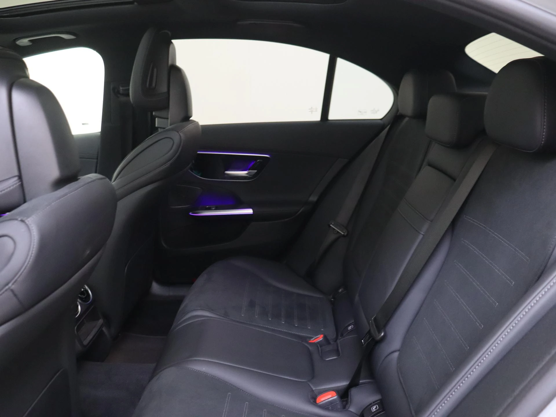 Mercedes-Benz-C-Klasse-image-15