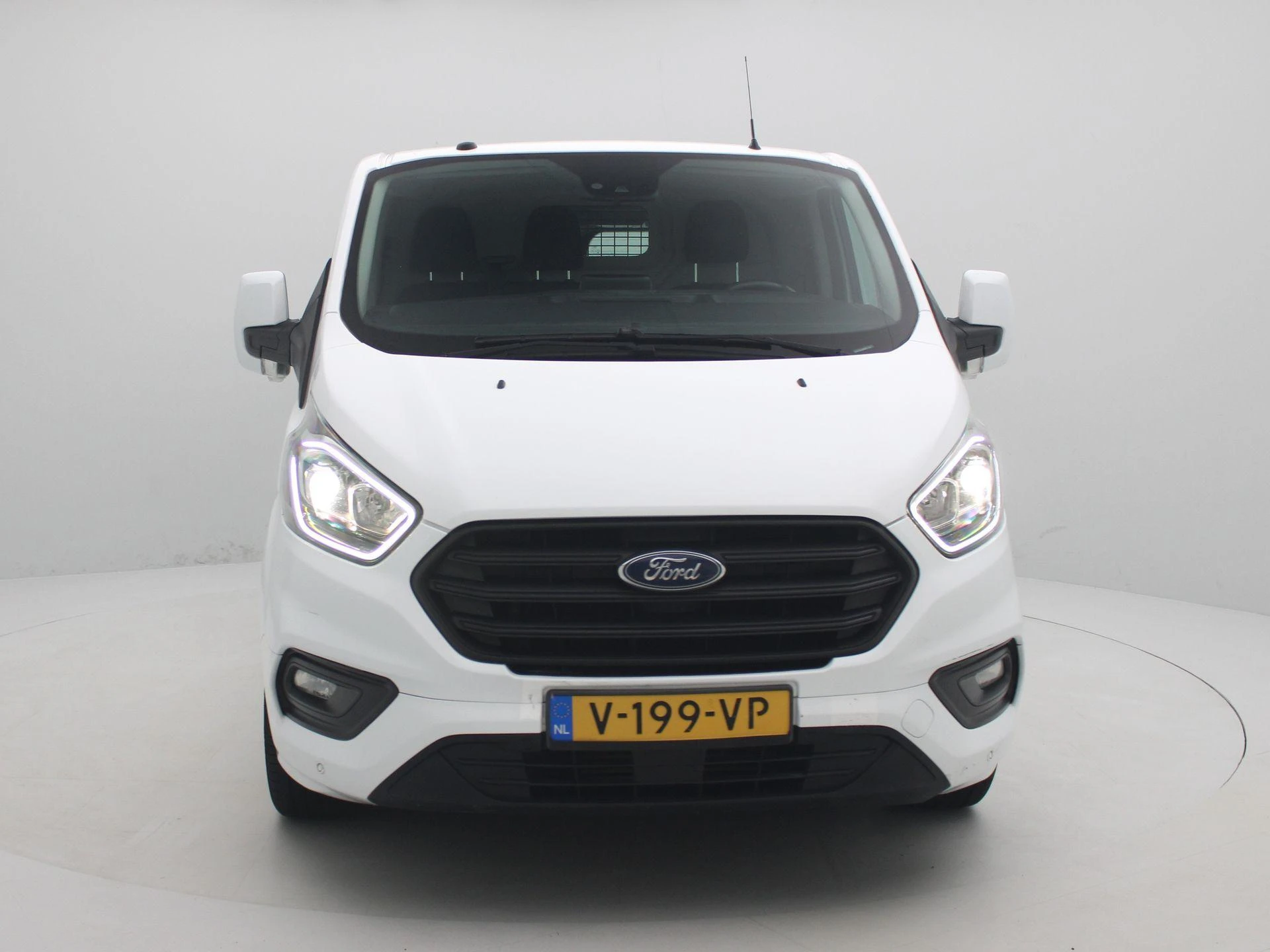 Ford-Transit Custom-image-3