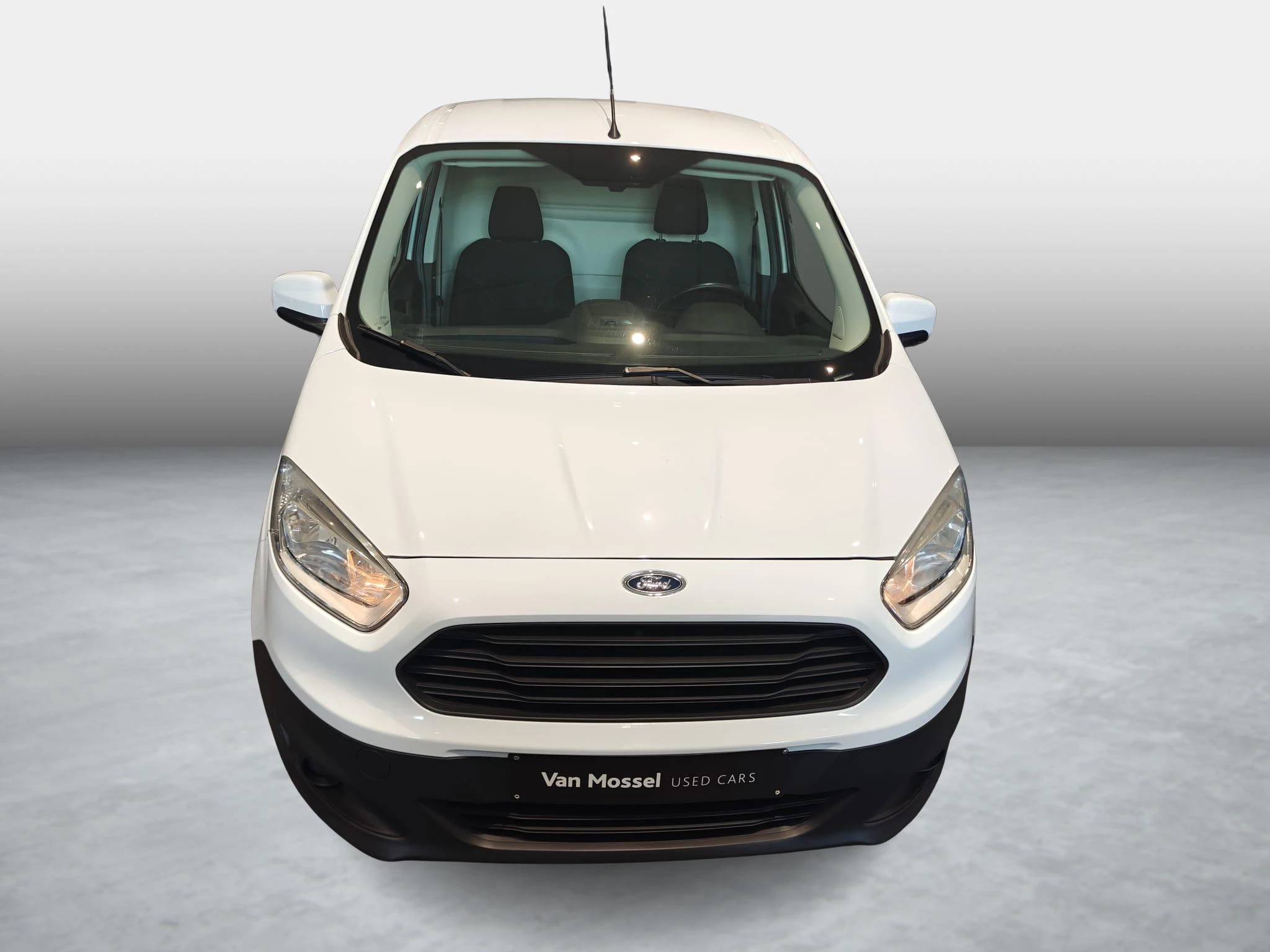 Ford-Transit Courier-image-2