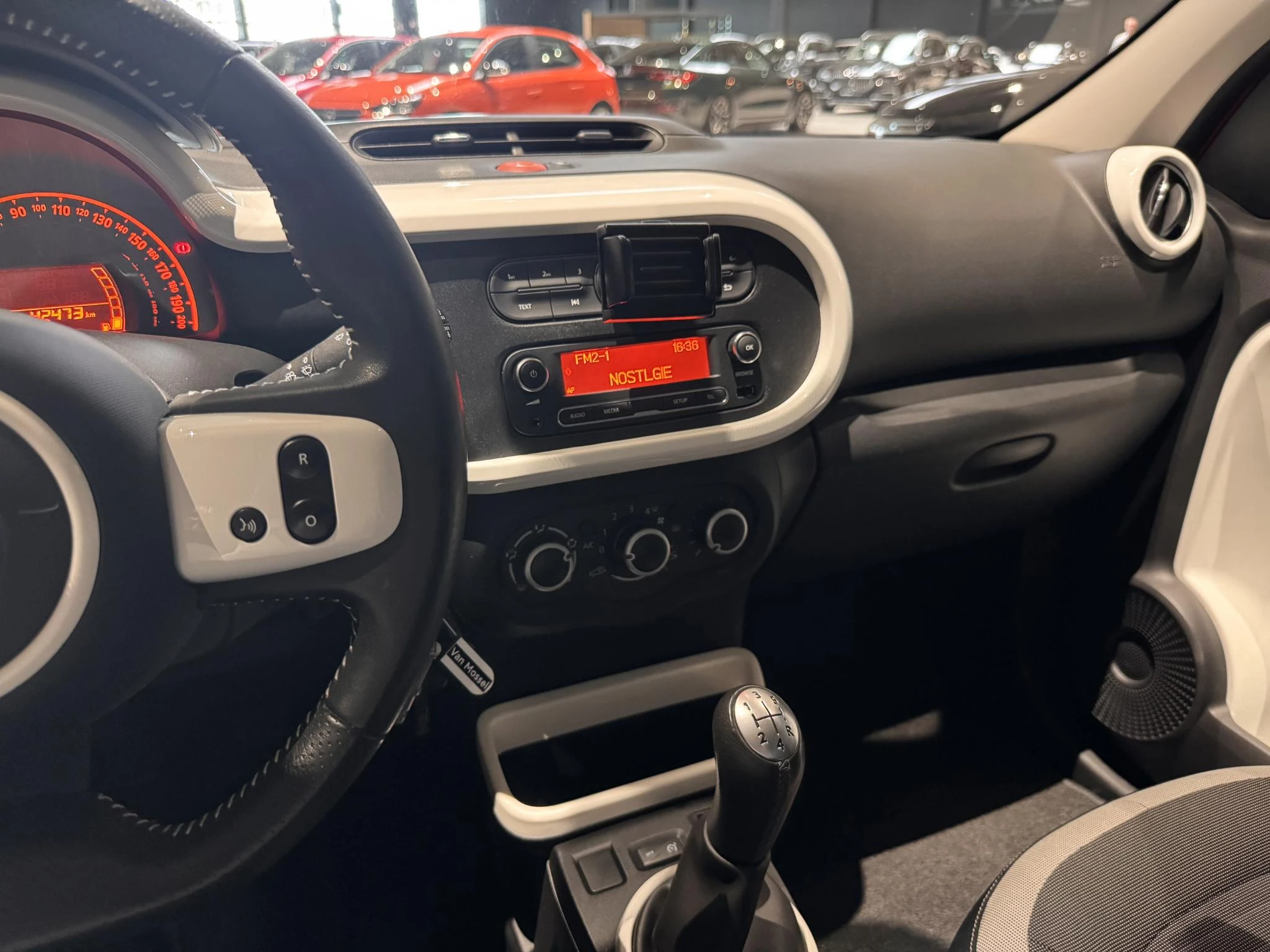 Renault-Twingo-image-12