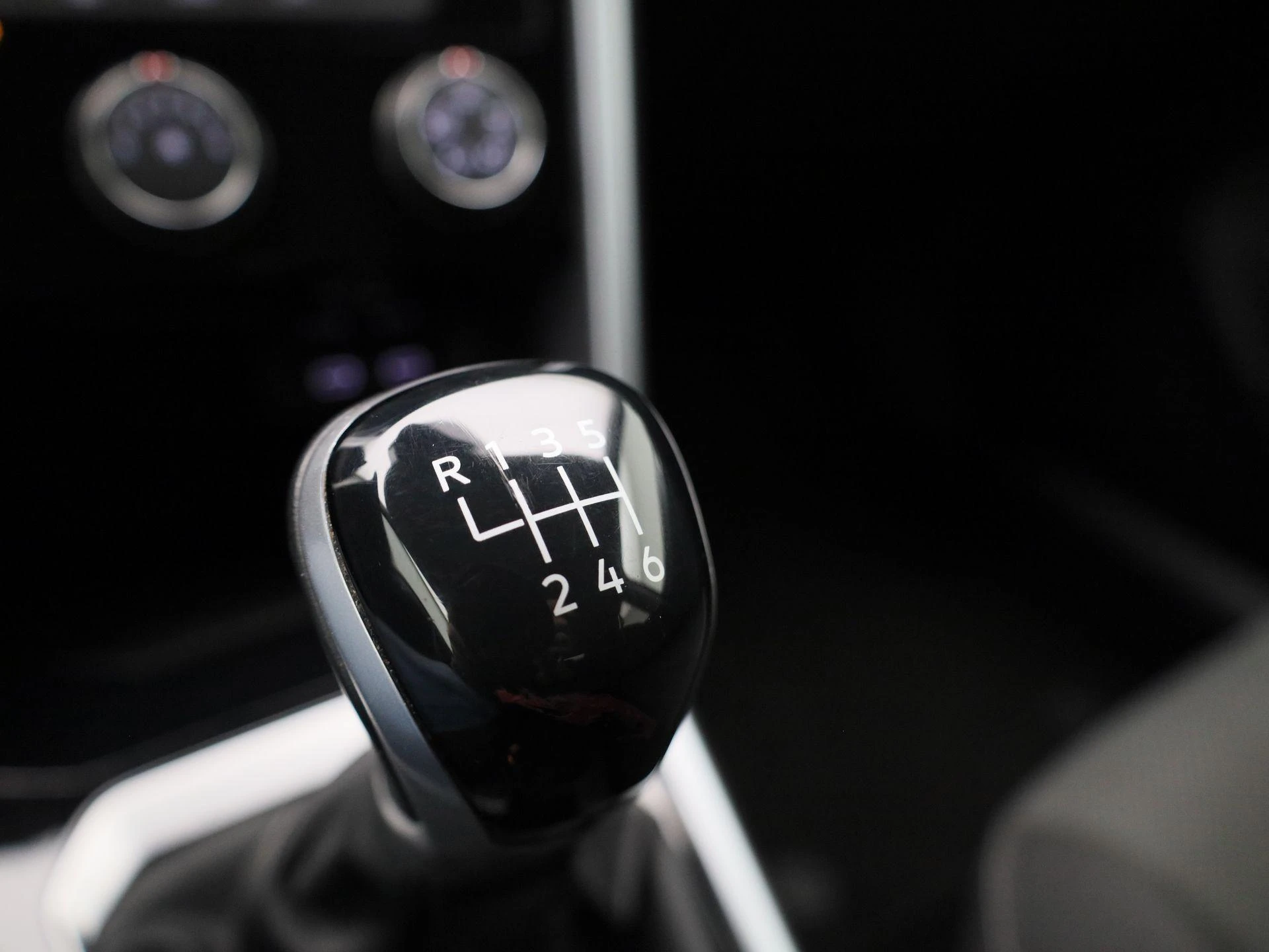 Volkswagen-T-Roc-image-22
