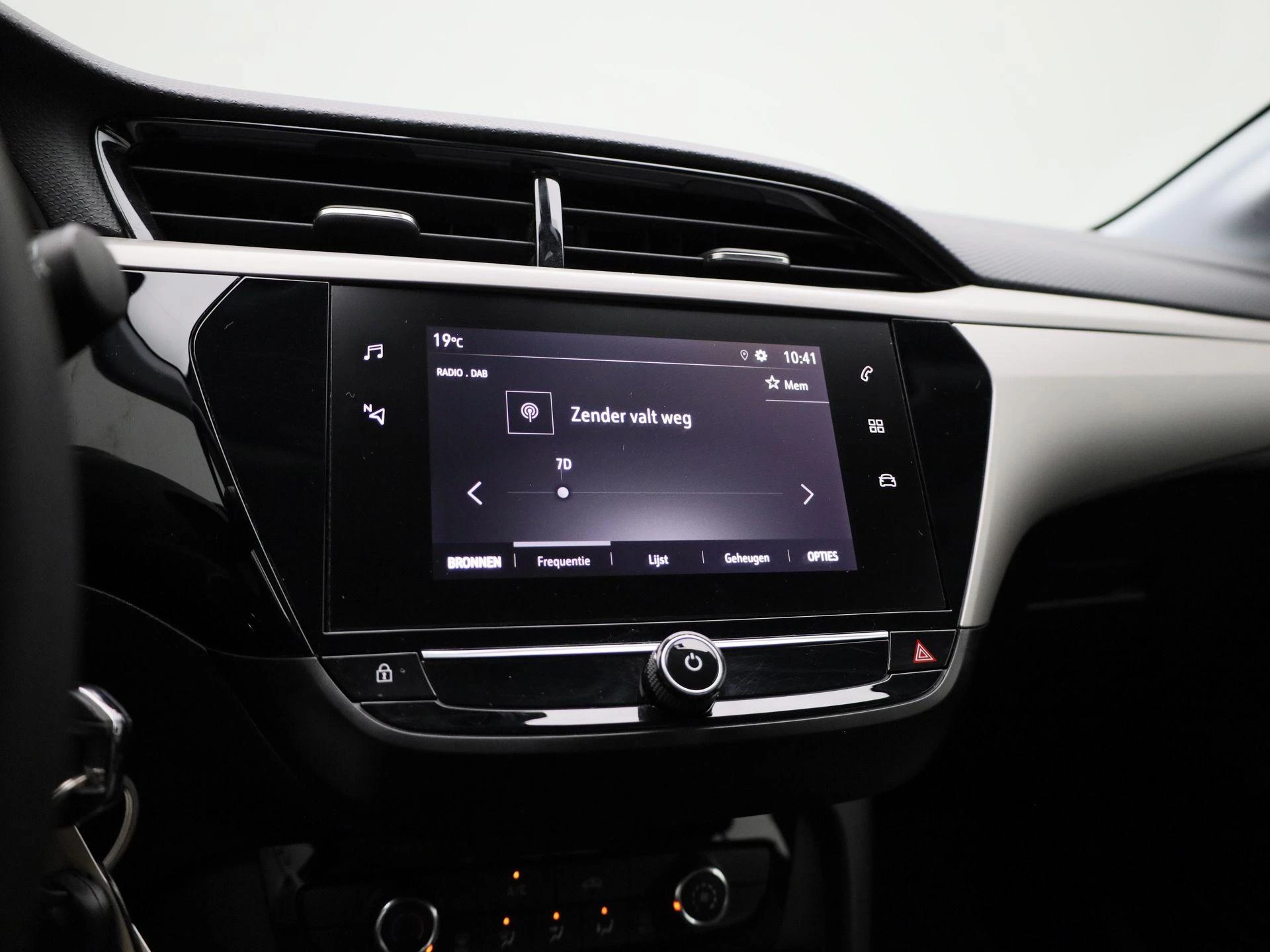 Opel-Corsa-image-13