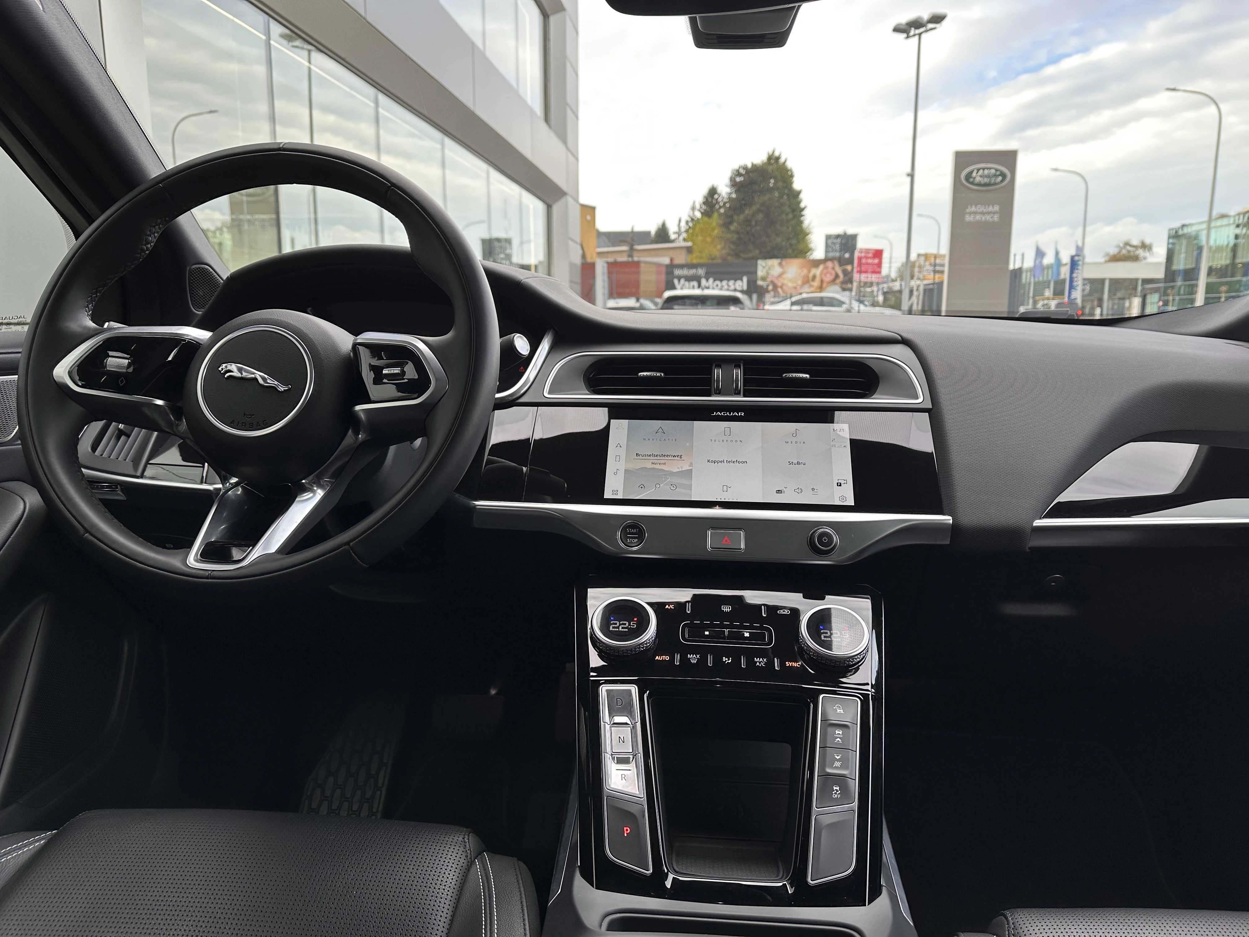 Jaguar-I-PACE-image-25