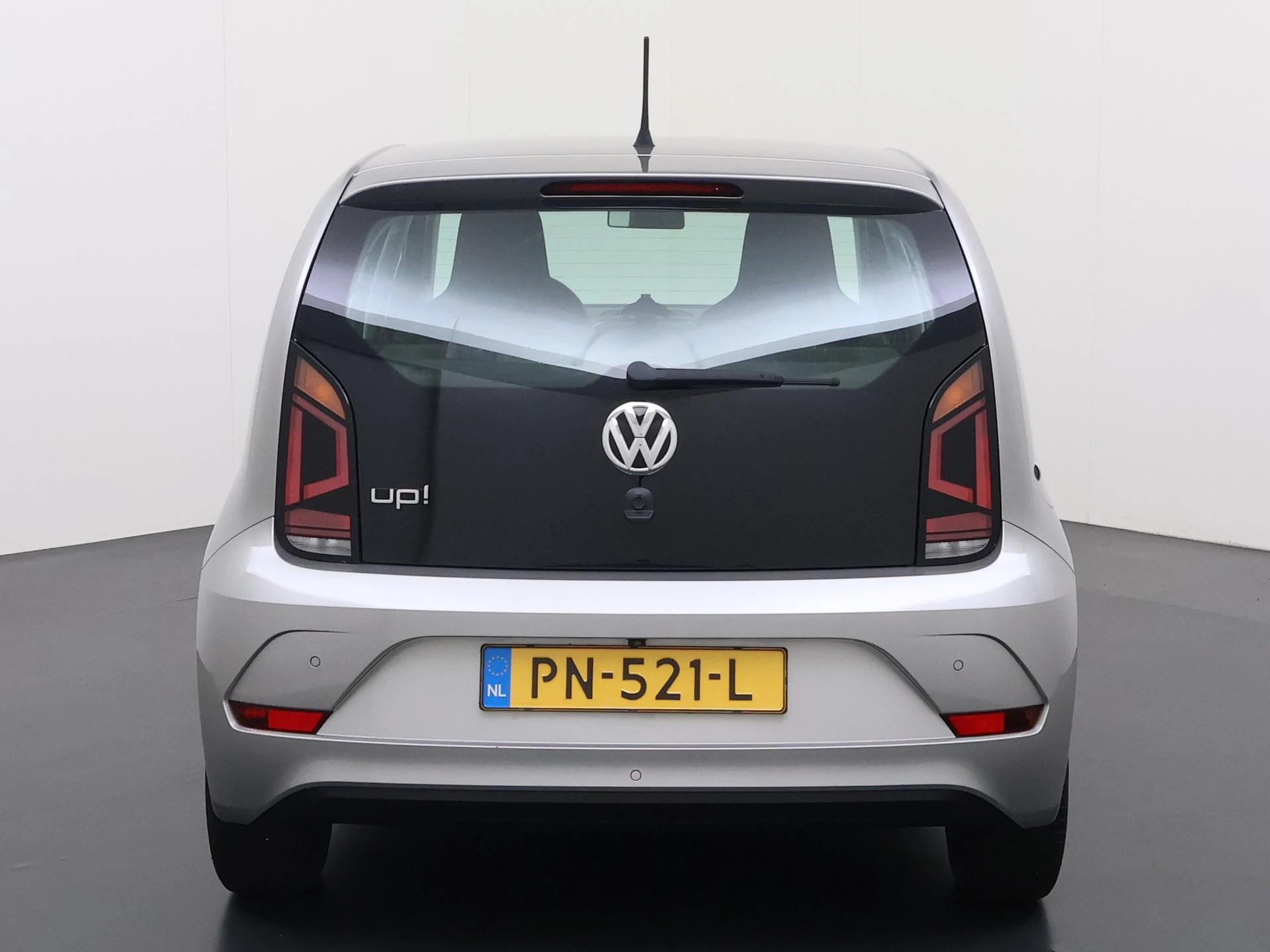 Volkswagen-up!-image-27